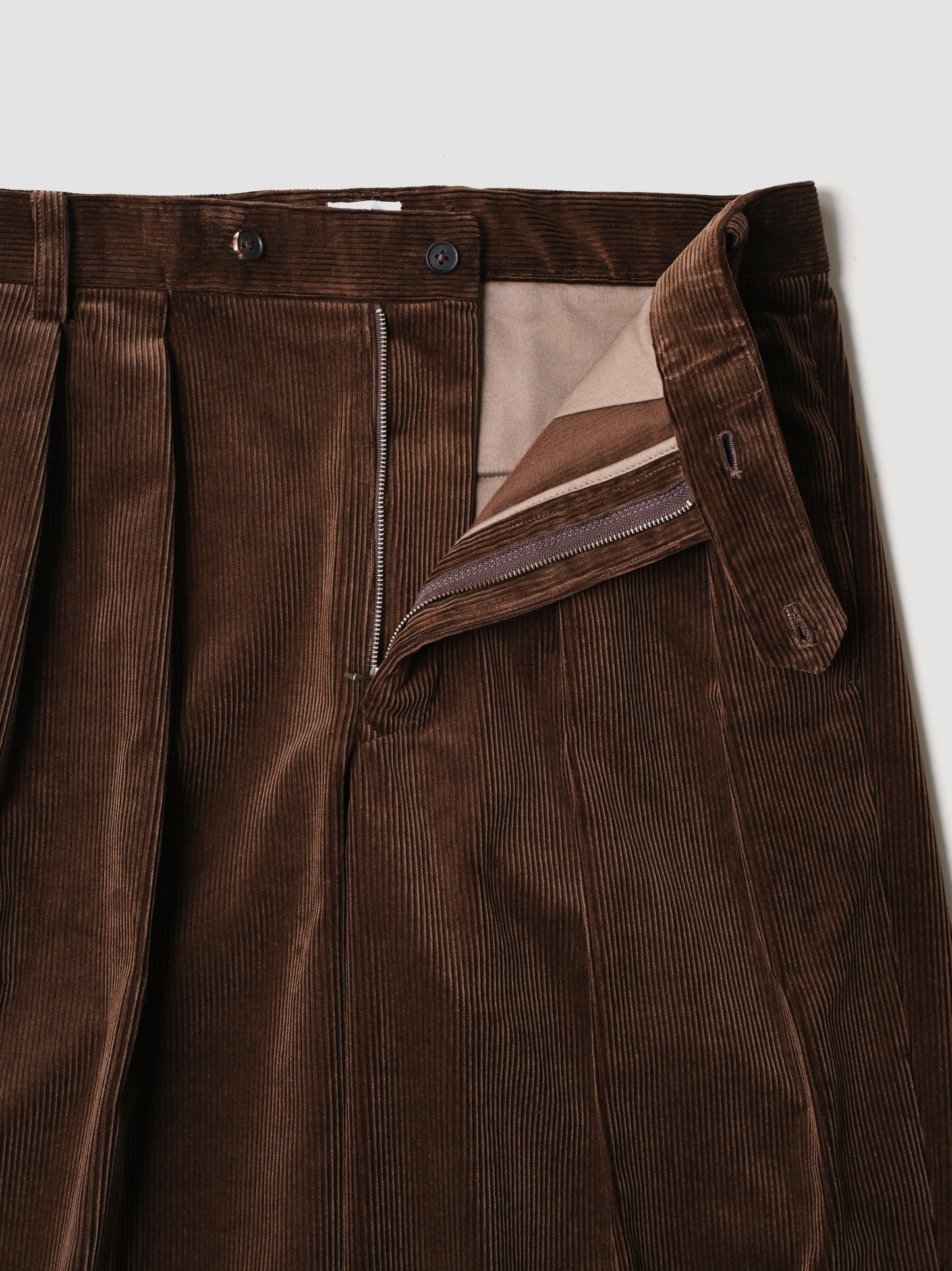 BISOWN / CORDUROY 2TUCK WIDE TROUSERS - BROWN