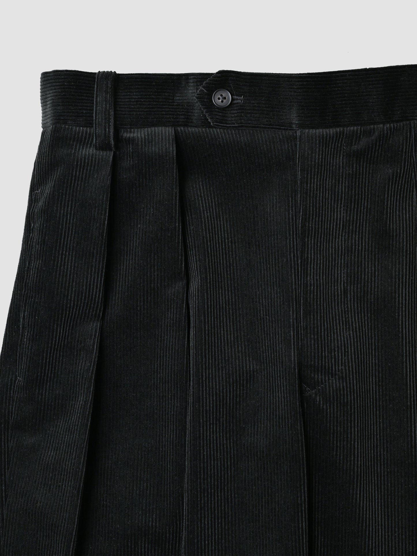 BISOWN / CORDUROY 2TUCK WIDE TROUSERS - BLACK