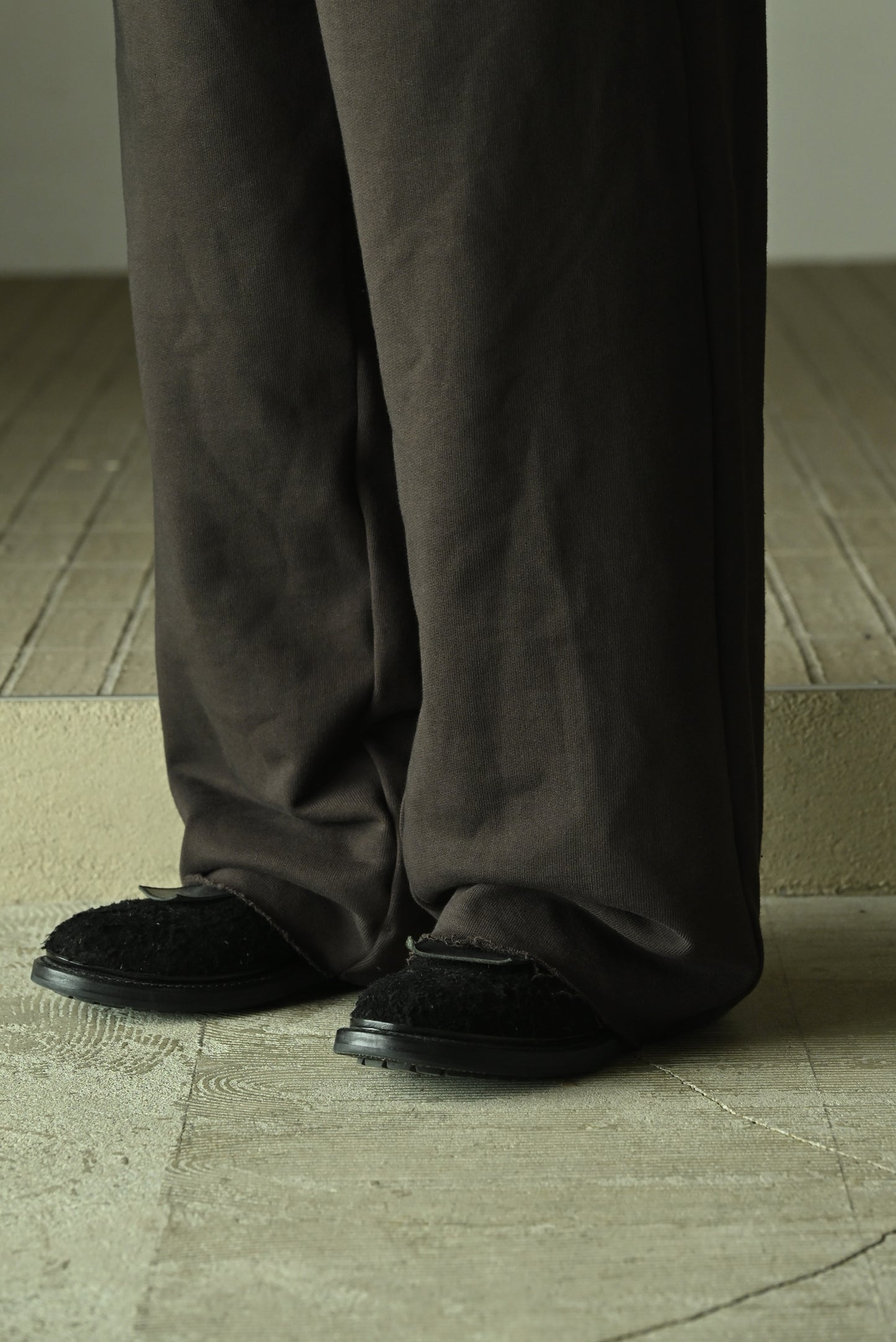 ANCELLM / SWEAT SLACKS -BROWN