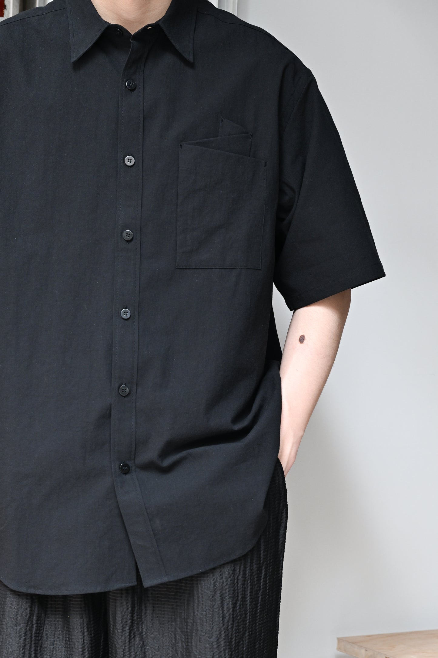 WHOWHAT / ORIGAMI POCKET SHIRT<SHORT SLEEVE> -BLACK