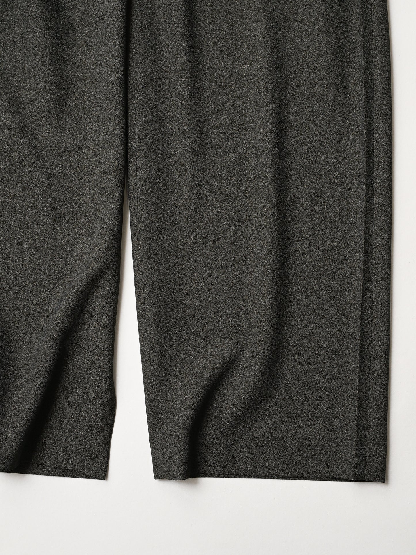M's braque / TUCKED BAGGY PANTS -KHAKI