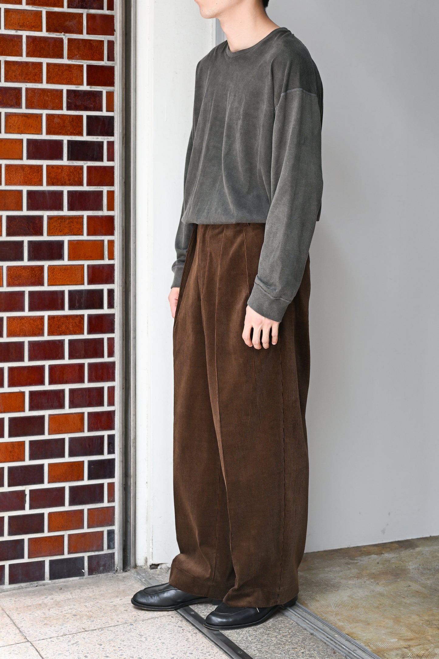 BISOWN / CORDUROY 2TUCK WIDE TROUSERS - BROWN
