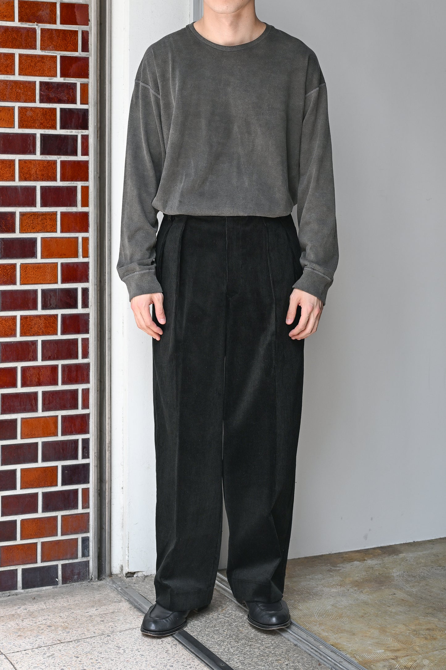 BISOWN / CORDUROY 2TUCK WIDE TROUSERS - BLACK