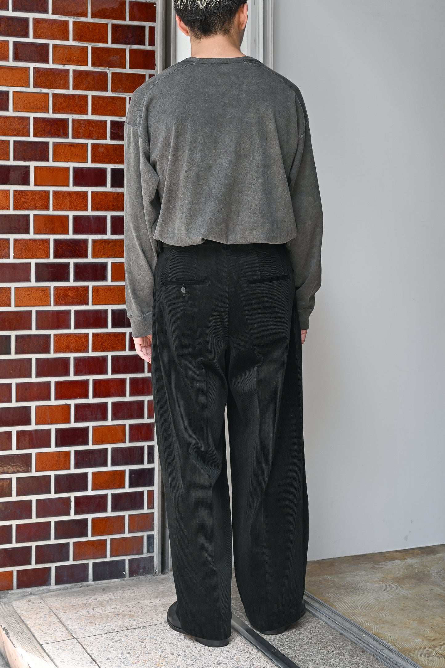 BISOWN / CORDUROY 2TUCK WIDE TROUSERS - BLACK