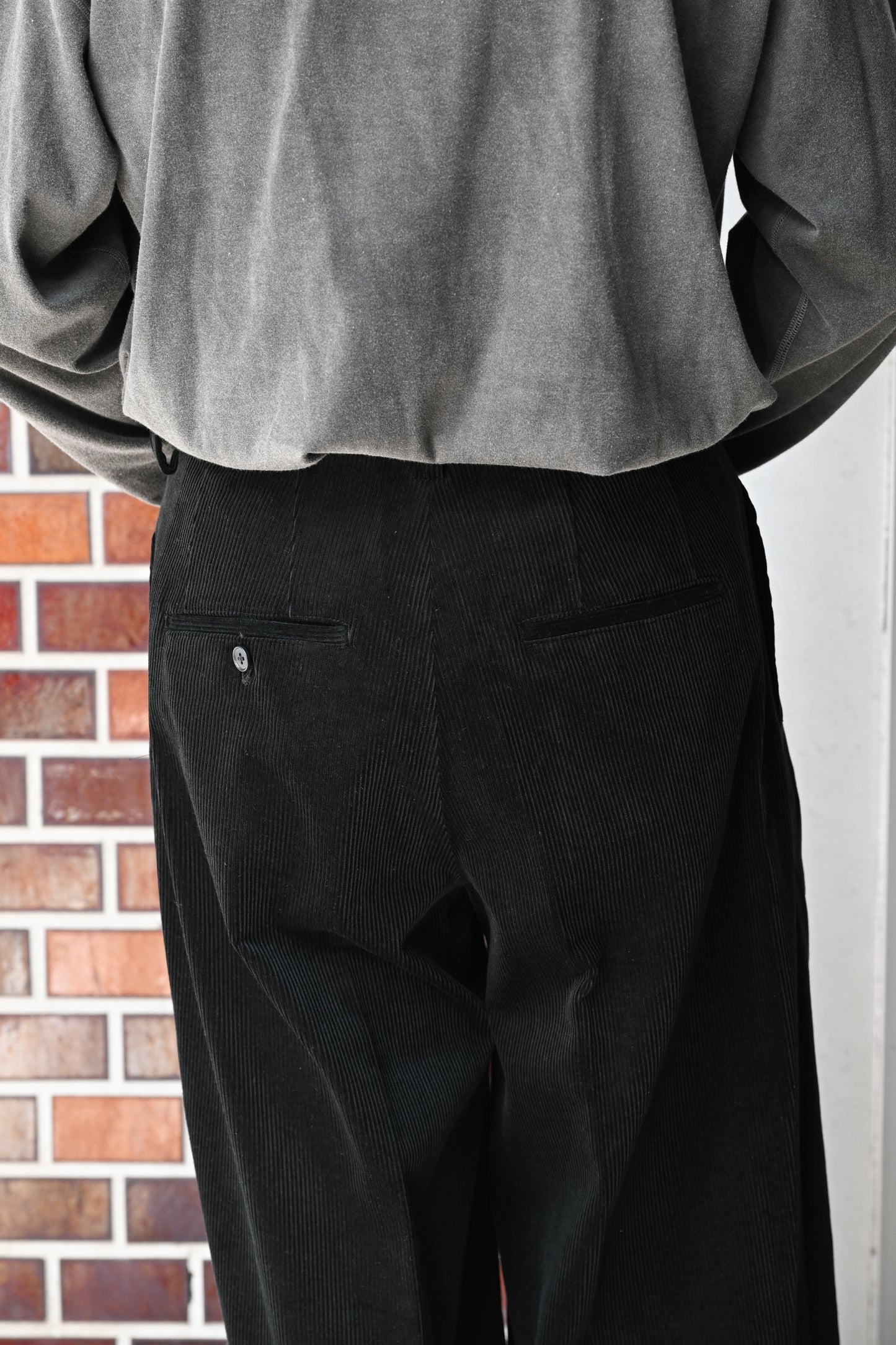BISOWN / CORDUROY 2TUCK WIDE TROUSERS - BLACK