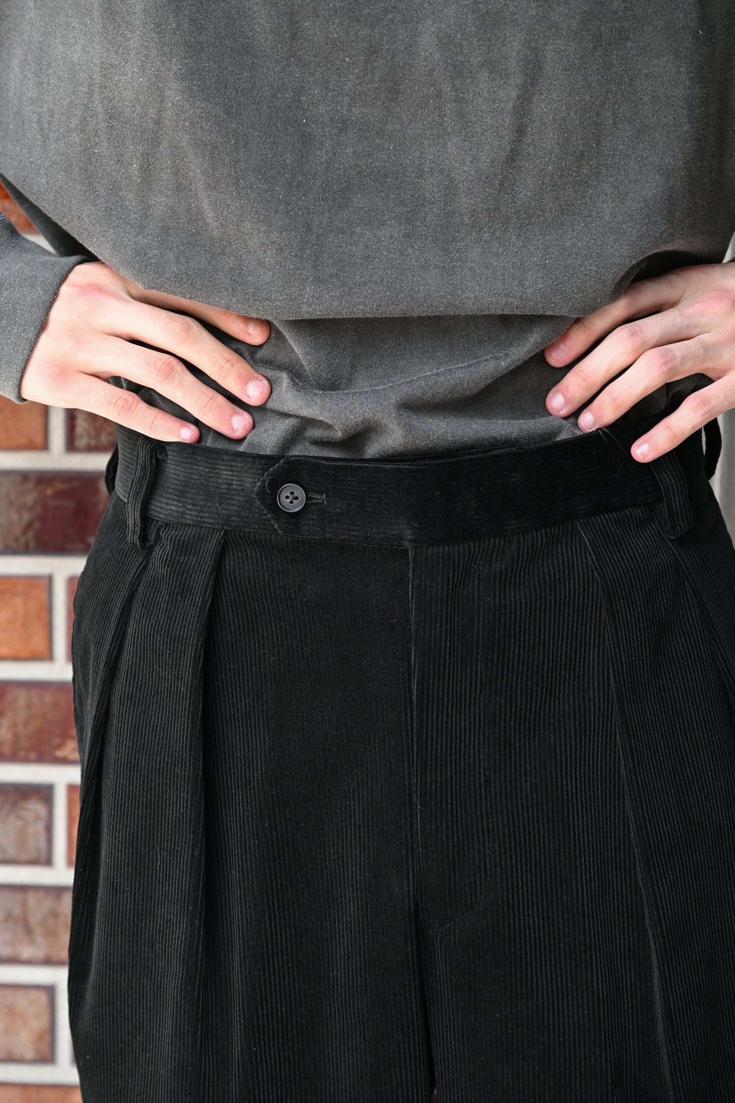 BISOWN / CORDUROY 2TUCK WIDE TROUSERS - BLACK