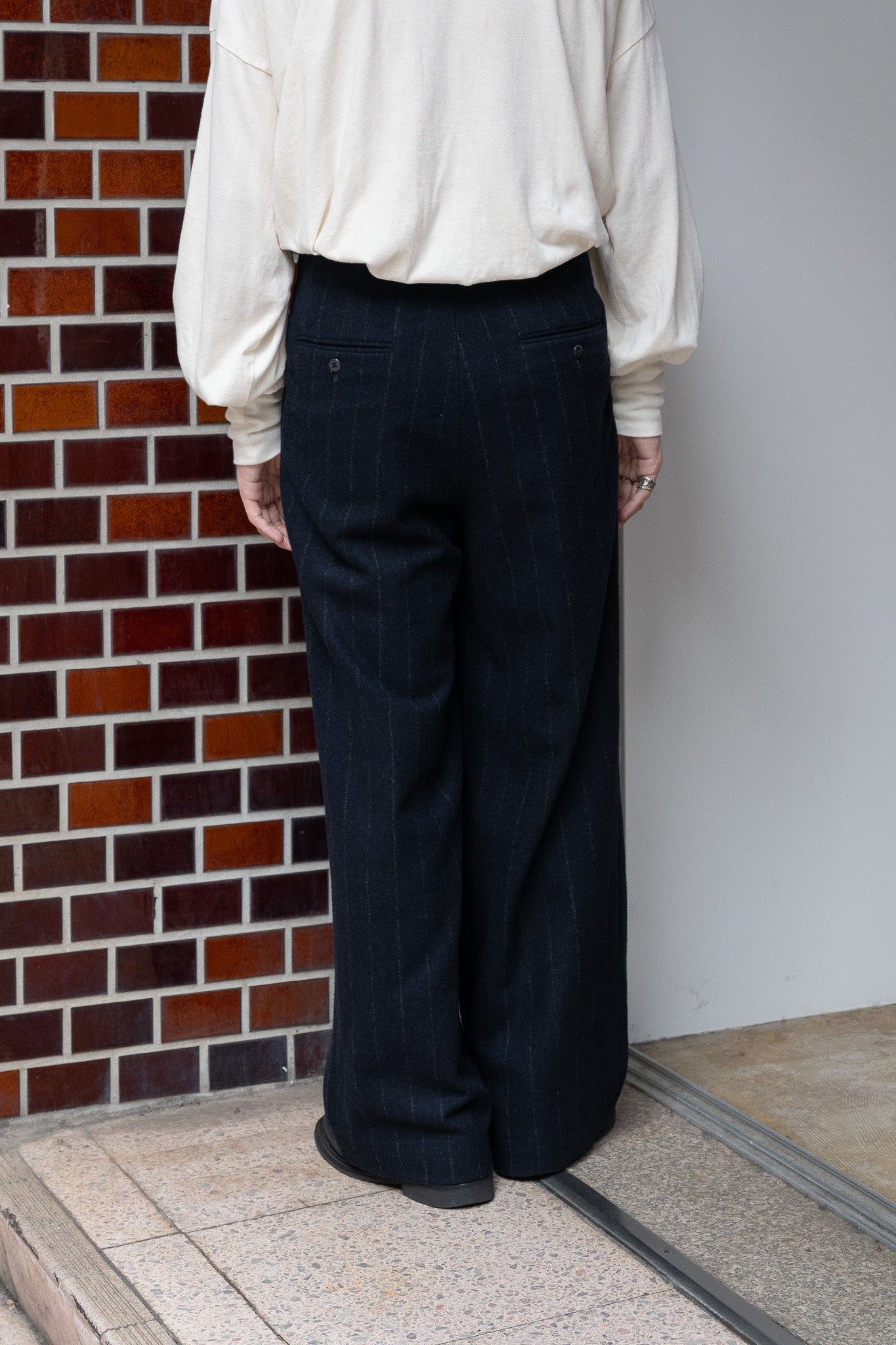 M's braque / TUCKED BAGGY PANTS -NAVY STRIPE