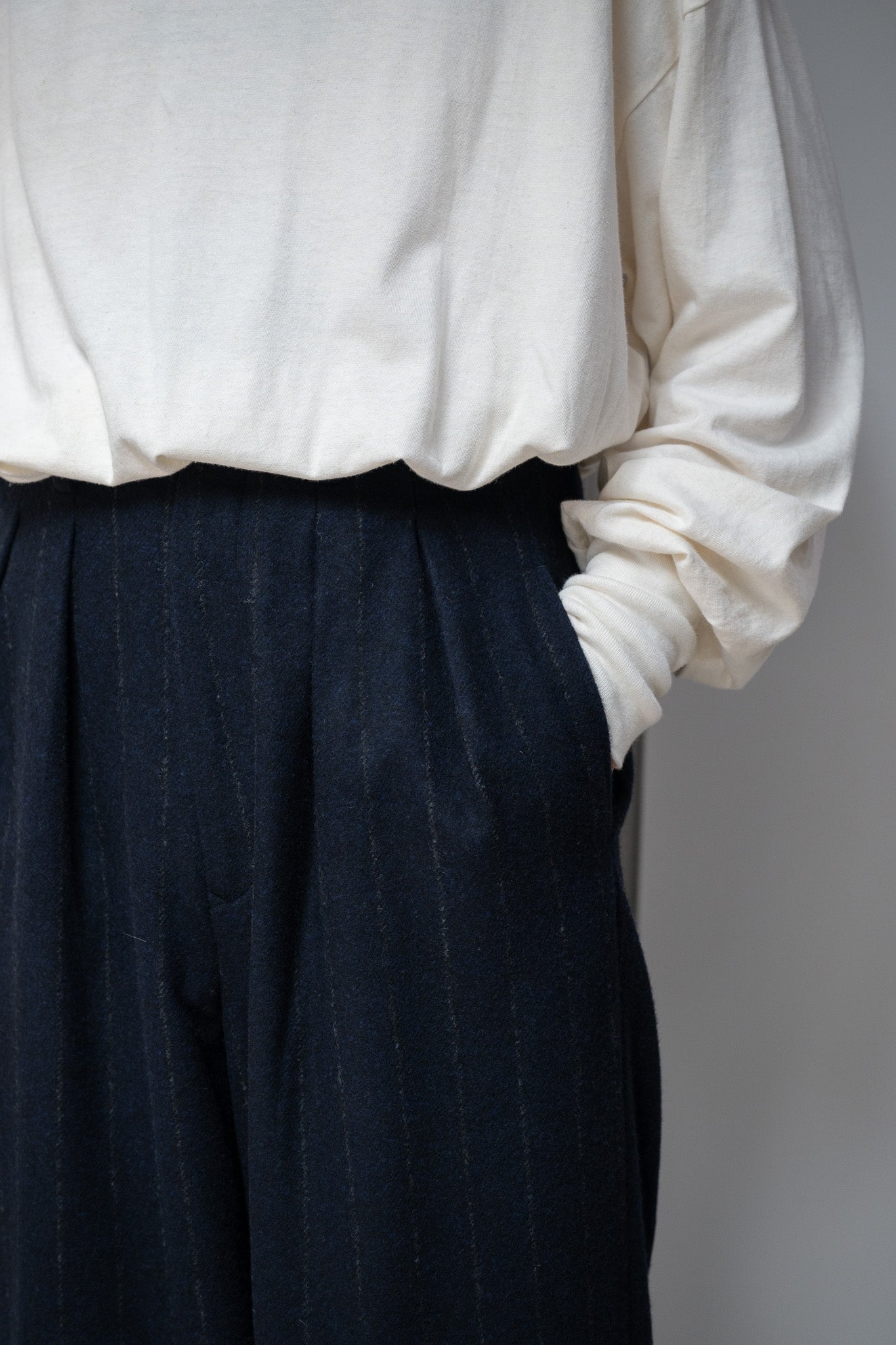 M's braque / TUCKED BAGGY PANTS -NAVY STRIPE