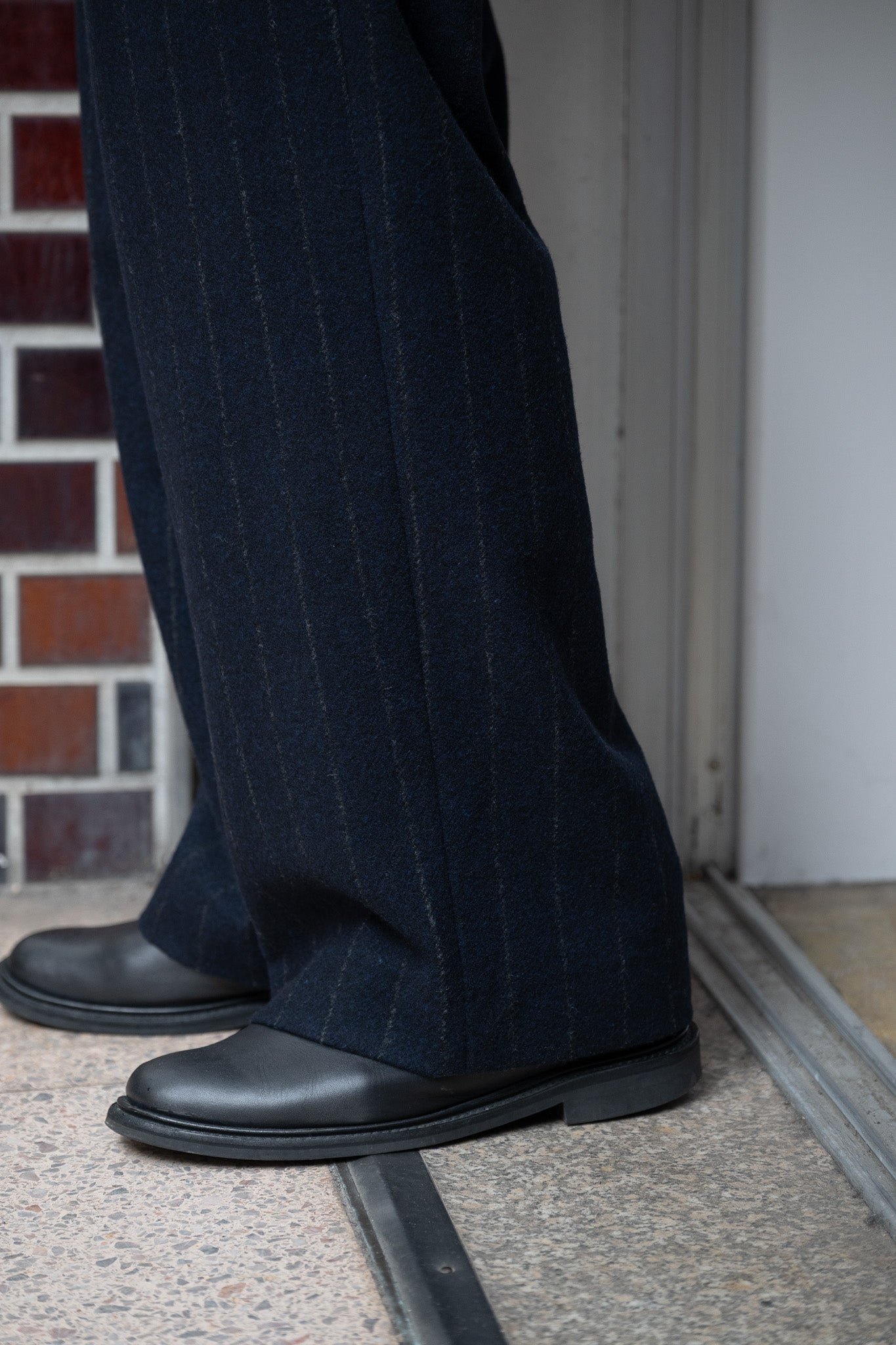 M's braque / TUCKED BAGGY PANTS -NAVY STRIPE