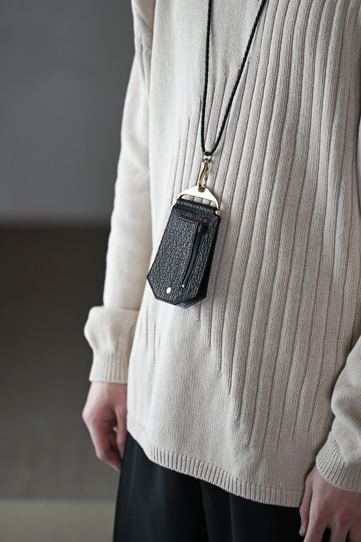 AUBERGE / GLAND S -BLACK