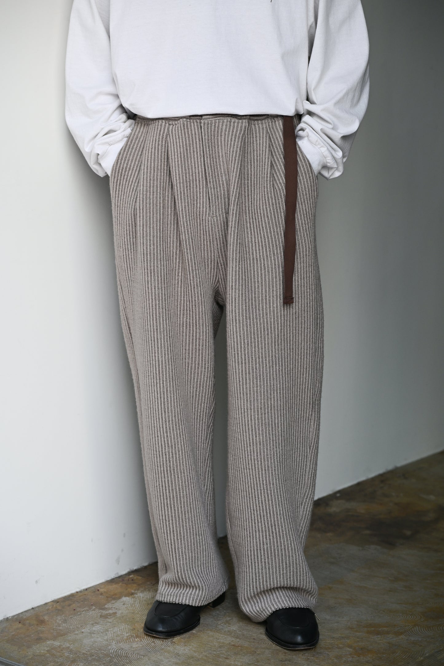 ANCELLM / WOOLCORD BELTLESS SLACKS -SAND