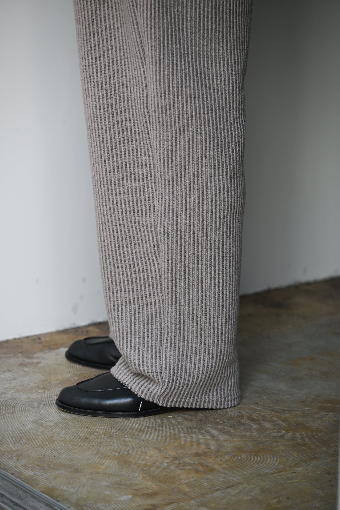 ANCELLM / WOOLCORD BELTLESS SLACKS -SAND
