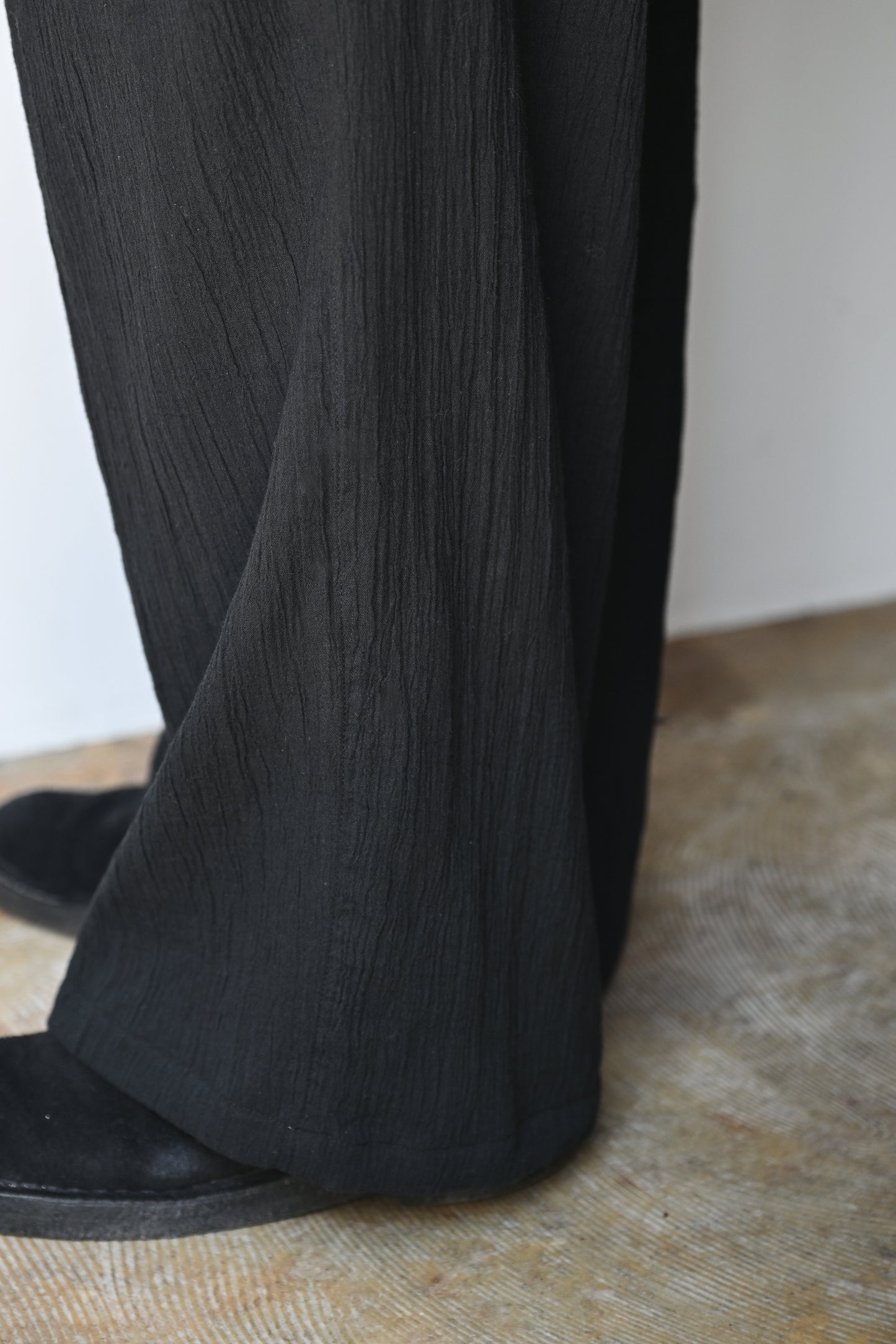 ANCELLM / BELTED CREPE TUCK SLACKS -BLACK