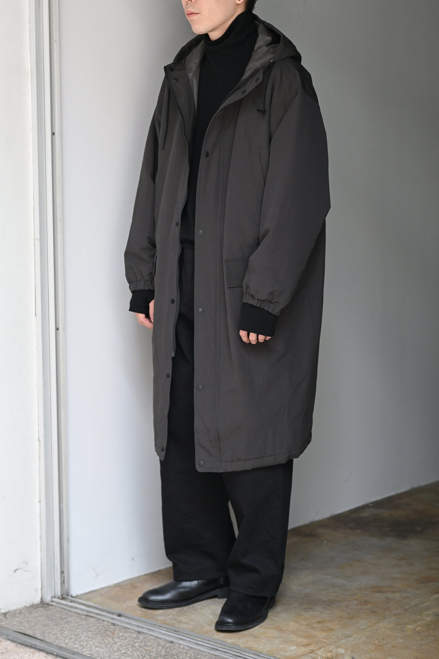 barbell object / padded coat -BLACK
