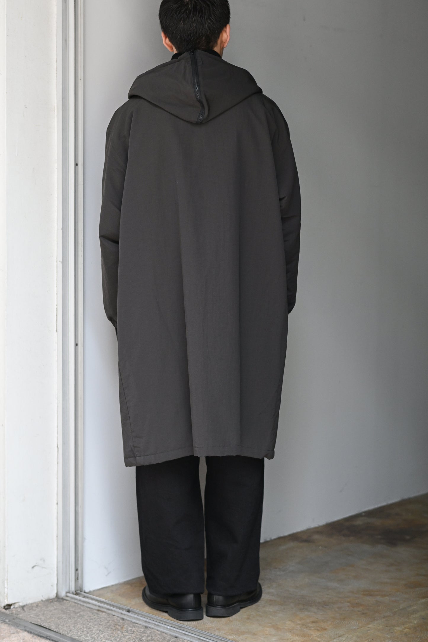 barbell object / padded coat -BLACK