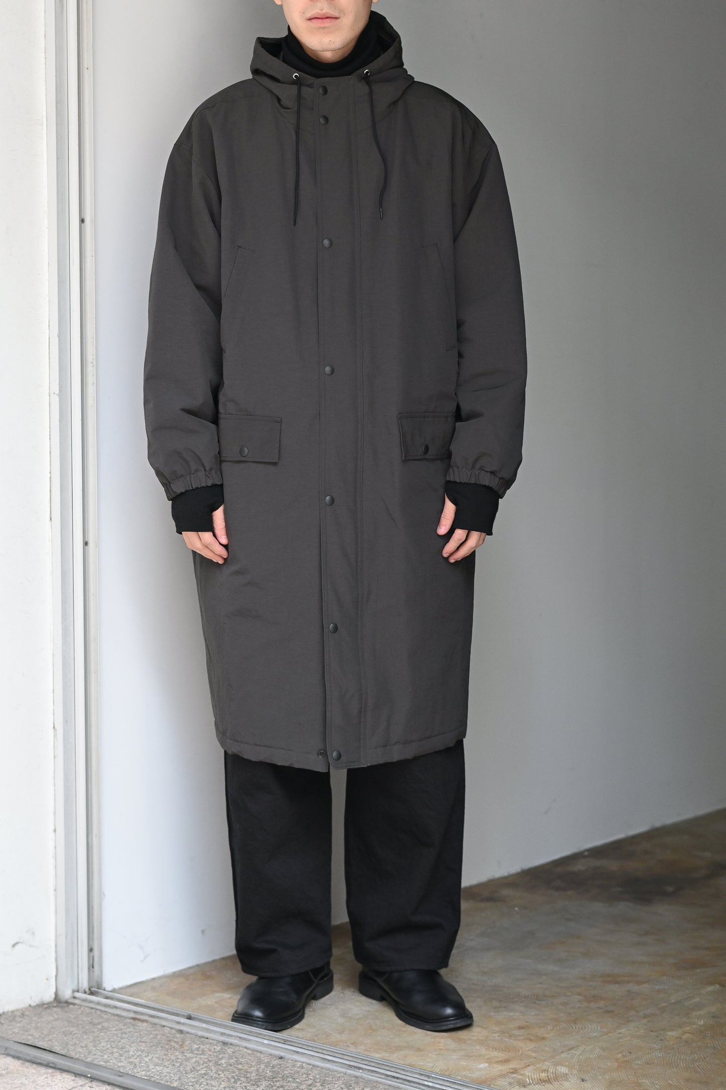 barbell object / padded coat -BLACK