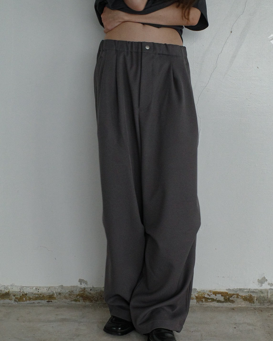 Antwort / DRAPE TUCK PANTS - GREY