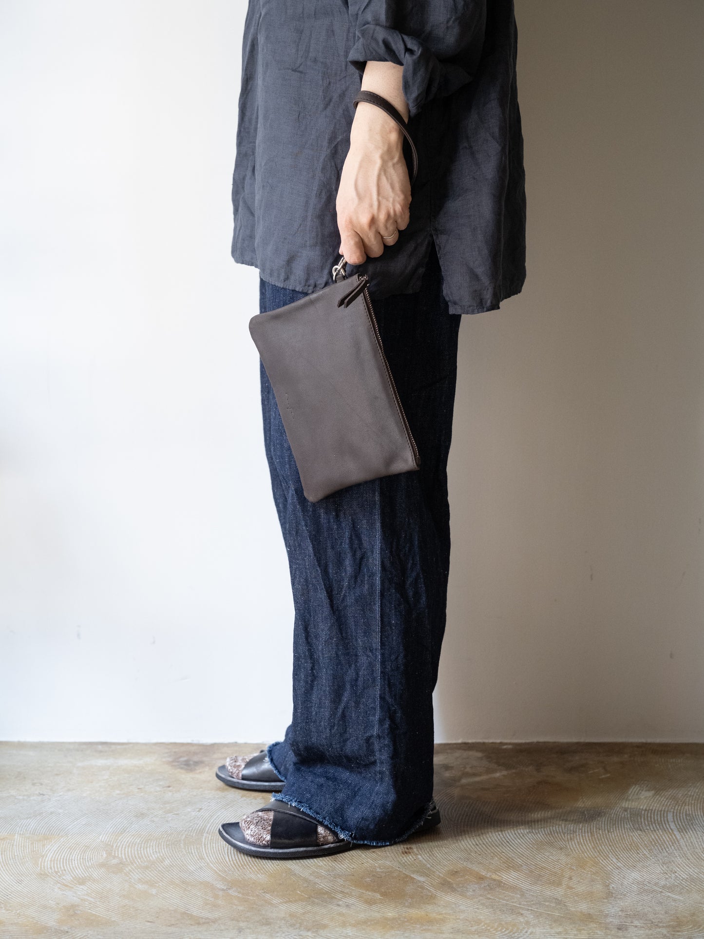 Morphée / STRAP LEATHER POUCH -DARK CHOCO