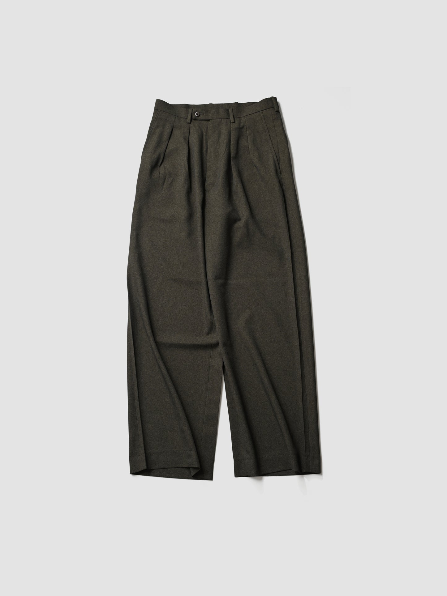 M's braque / TUCKED BAGGY PANTS -KHAKI