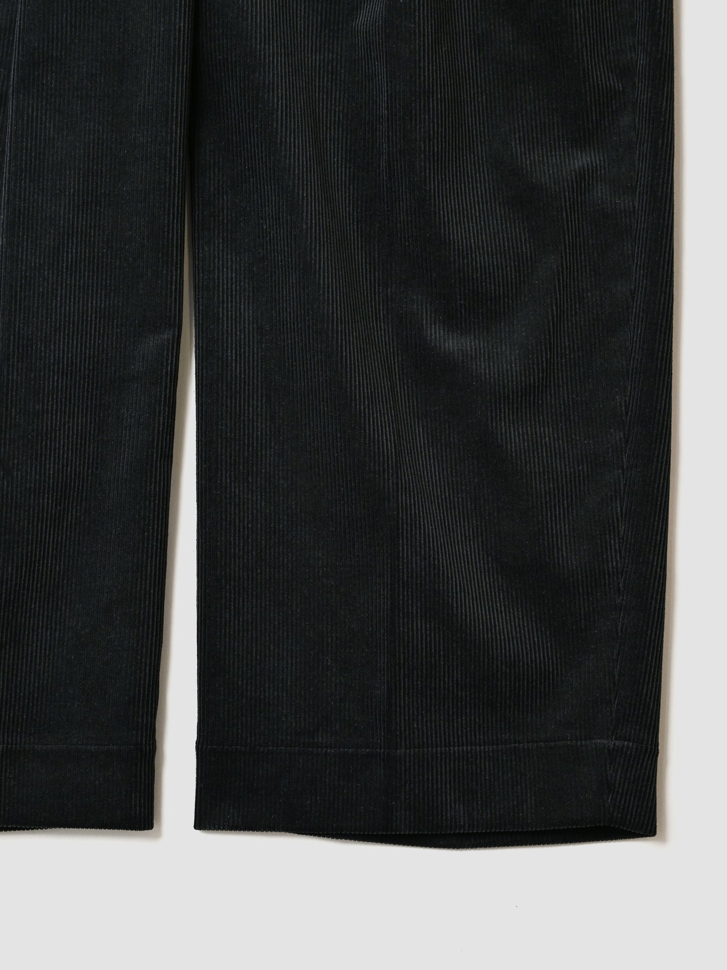 BISOWN / CORDUROY 2TUCK WIDE TROUSERS - BLACK