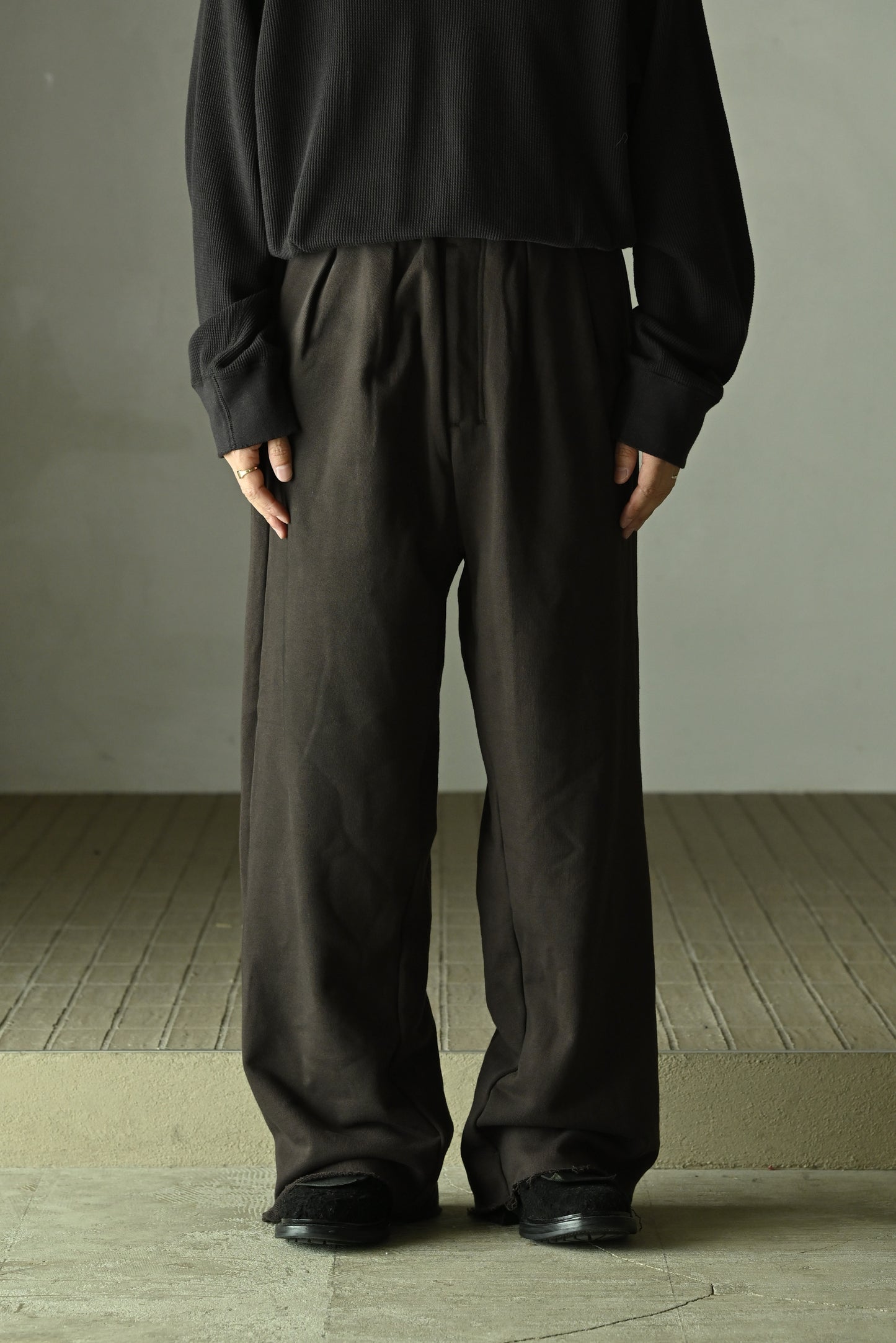 ANCELLM / SWEAT SLACKS -BROWN