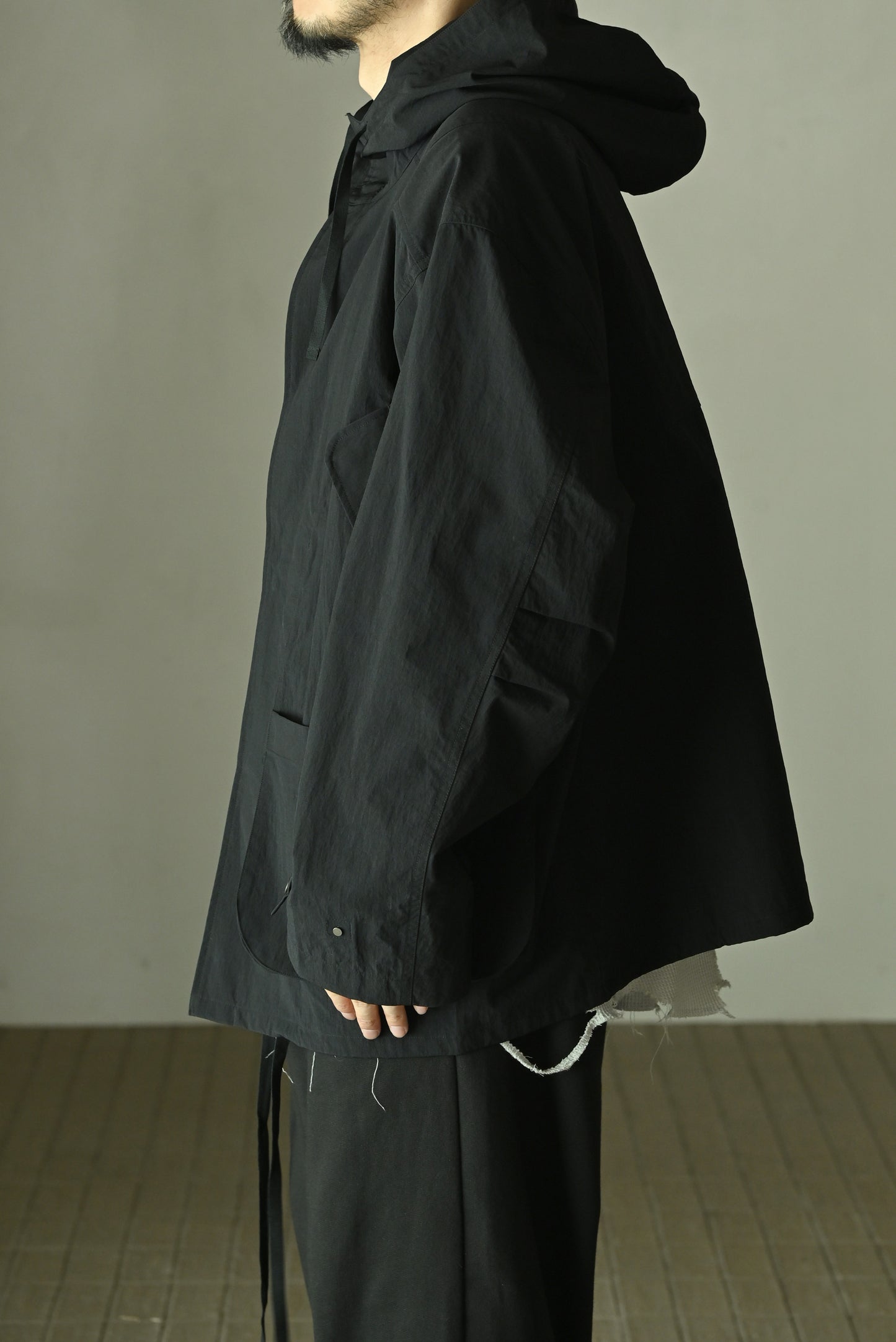 ANCELLM / WRINKLED NYLON OVER HOODIE -BLACK