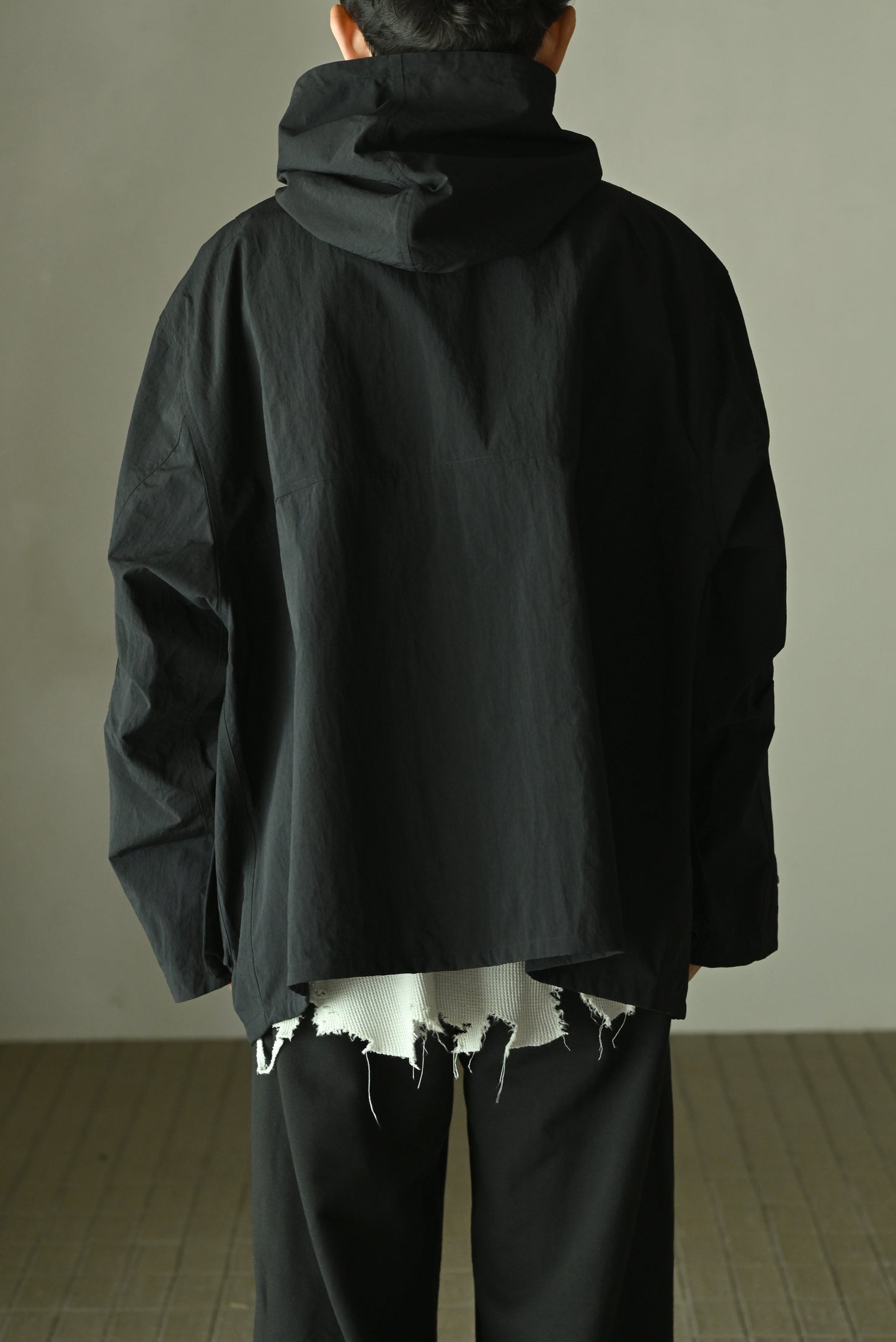 ANCELLM / WRINKLED NYLON OVER HOODIE -BLACK