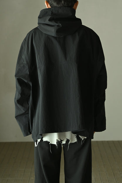 ANCELLM / WRINKLED NYLON OVER HOODIE -BLACK