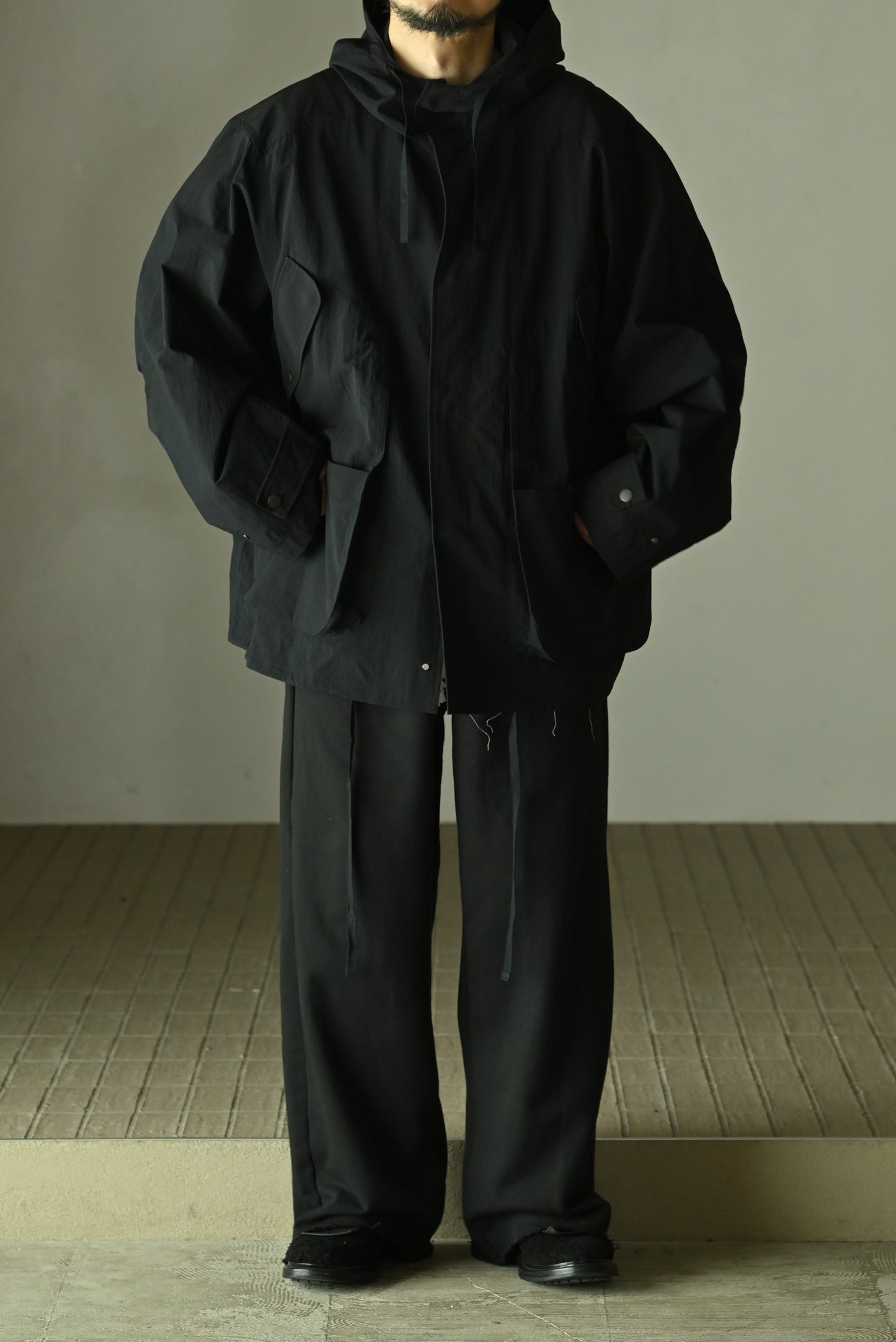 ANCELLM / WRINKLED NYLON OVER HOODIE -BLACK