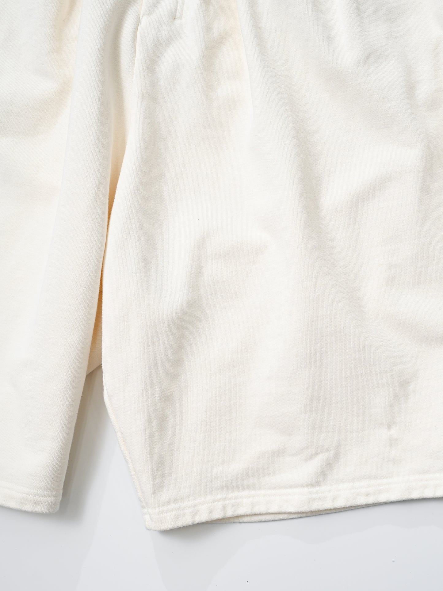 ANCELLM / 3/4 TUCK SWEAT SHORTS -WHITE