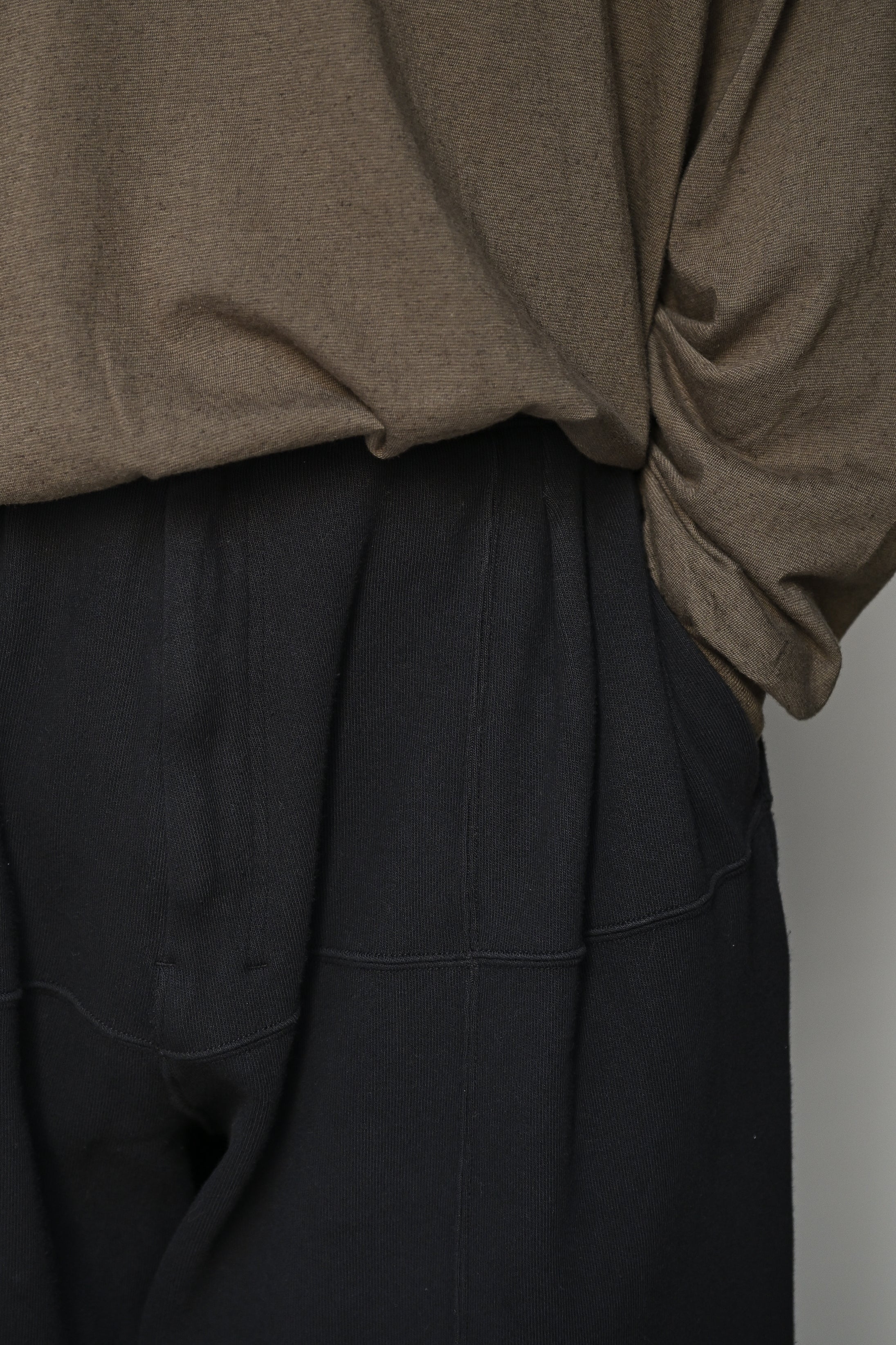 ANCELLM / SMOOTH PANEL WIDE SLACKS -BLACK – and father