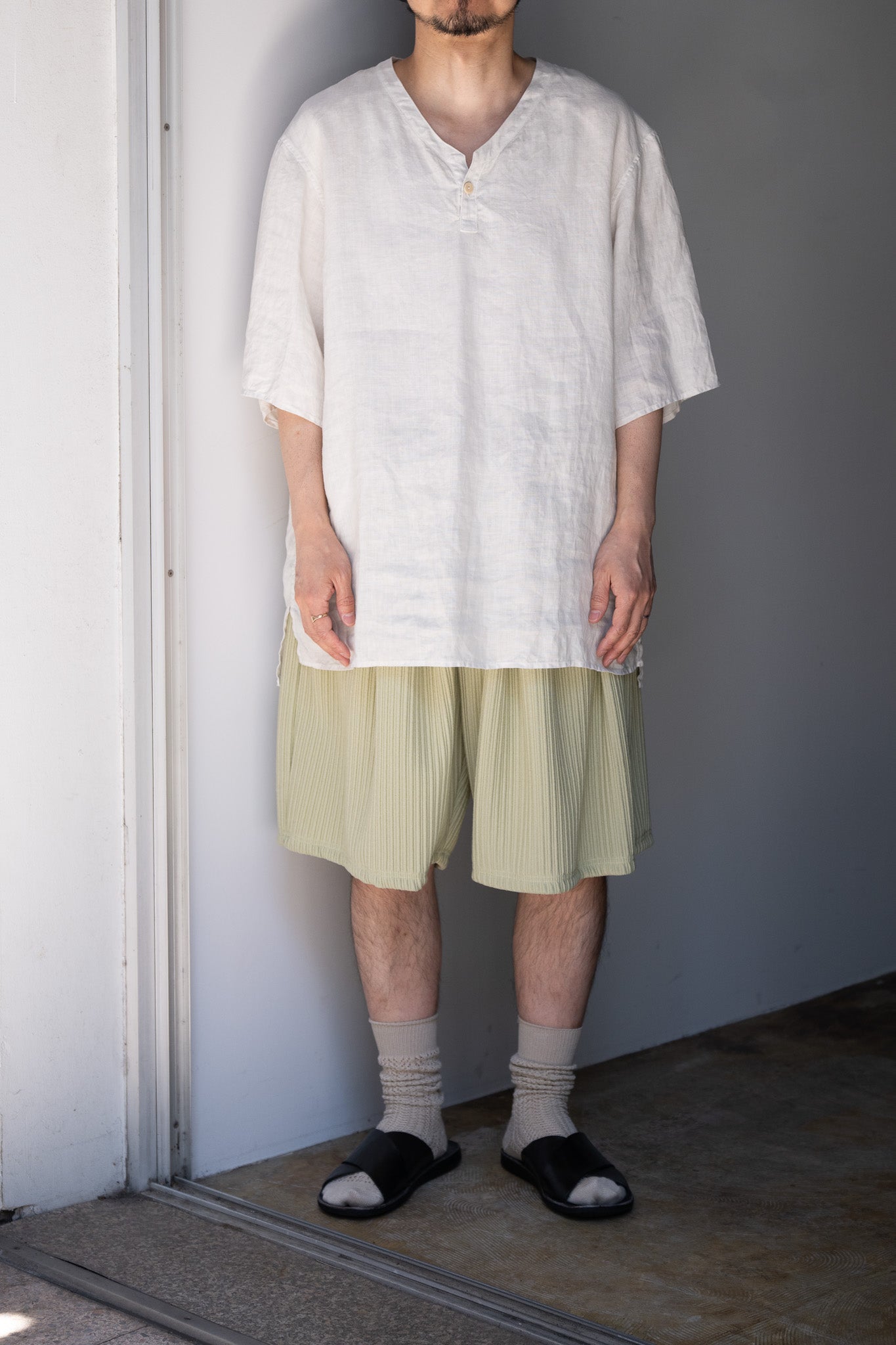 ANCELLM / WRINKLED STRIPE TUCK SHORT PANTS -WASABI – and father