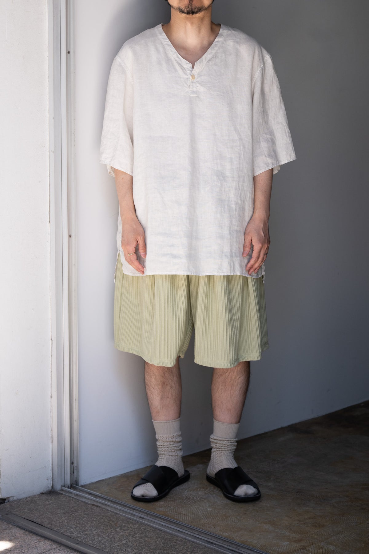 ANCELLM / WRINKLED STRIPE TUCK SHORT PANTS -WASABI – and father