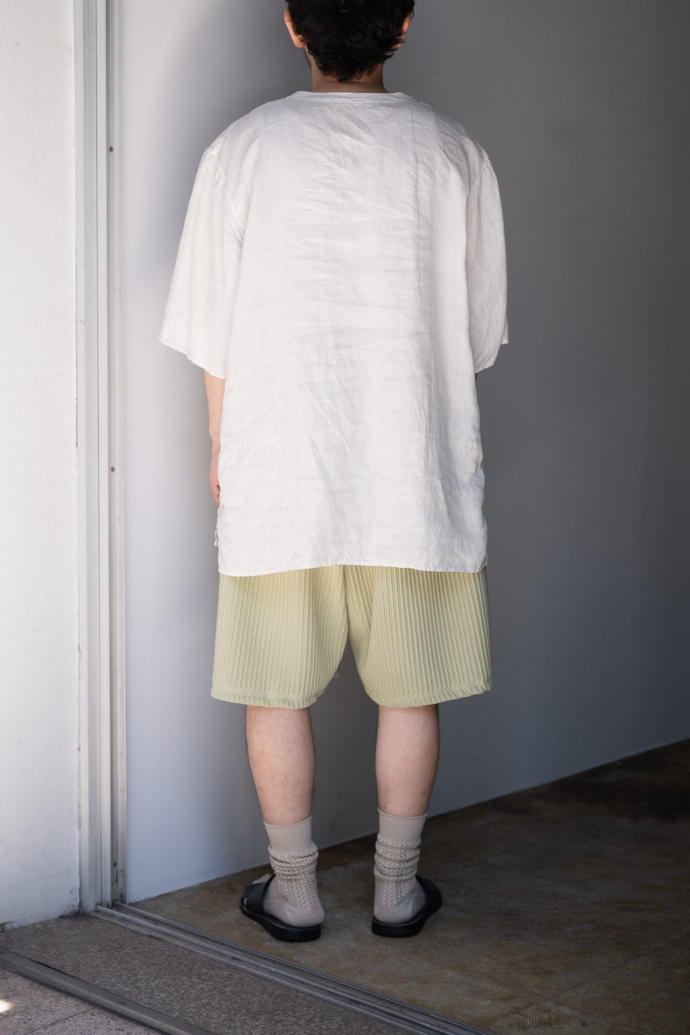 ANCELLM / WRINKLED STRIPE TUCK SHORT PANTS -WASABI – and father