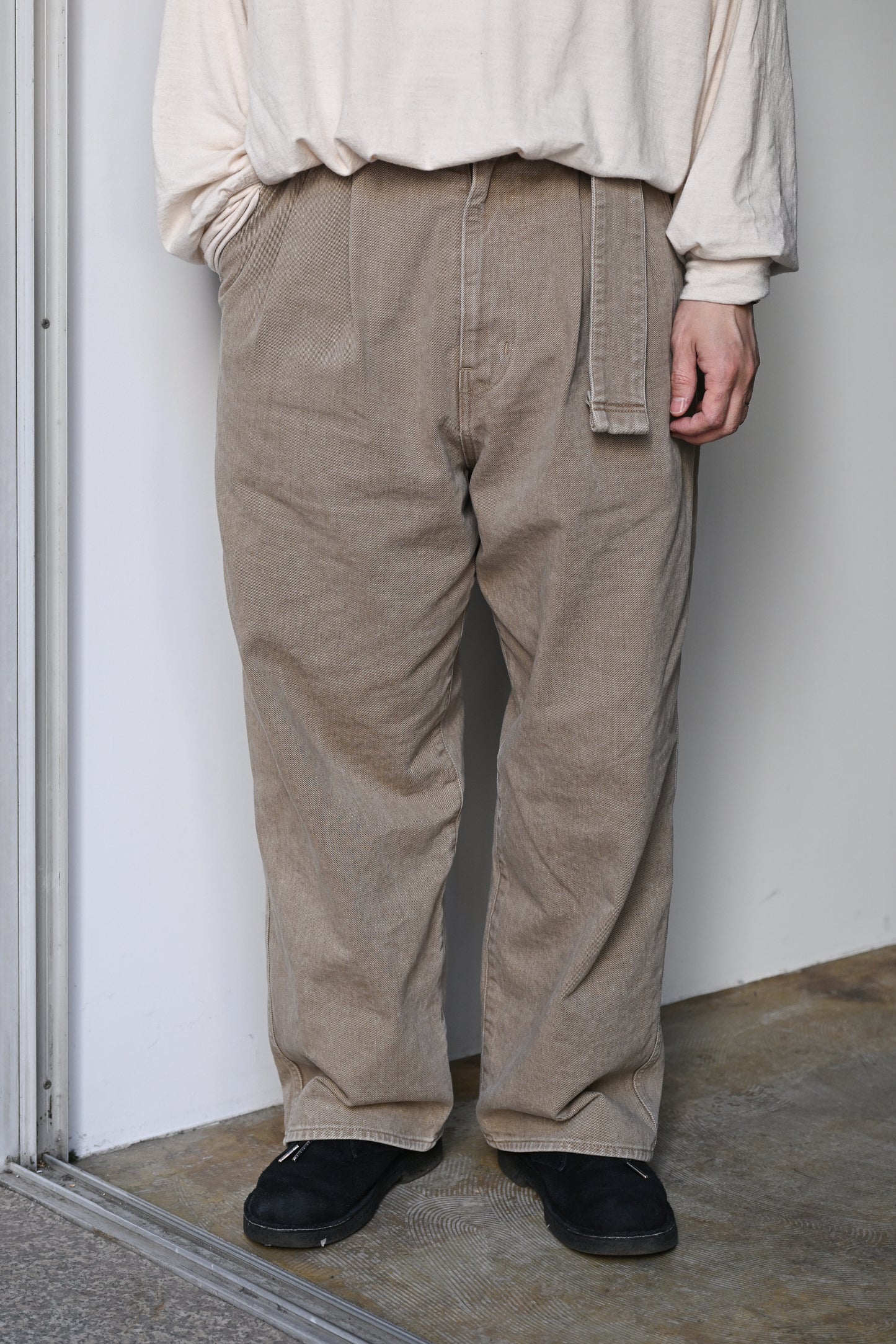 barbell object / denim pt -beige