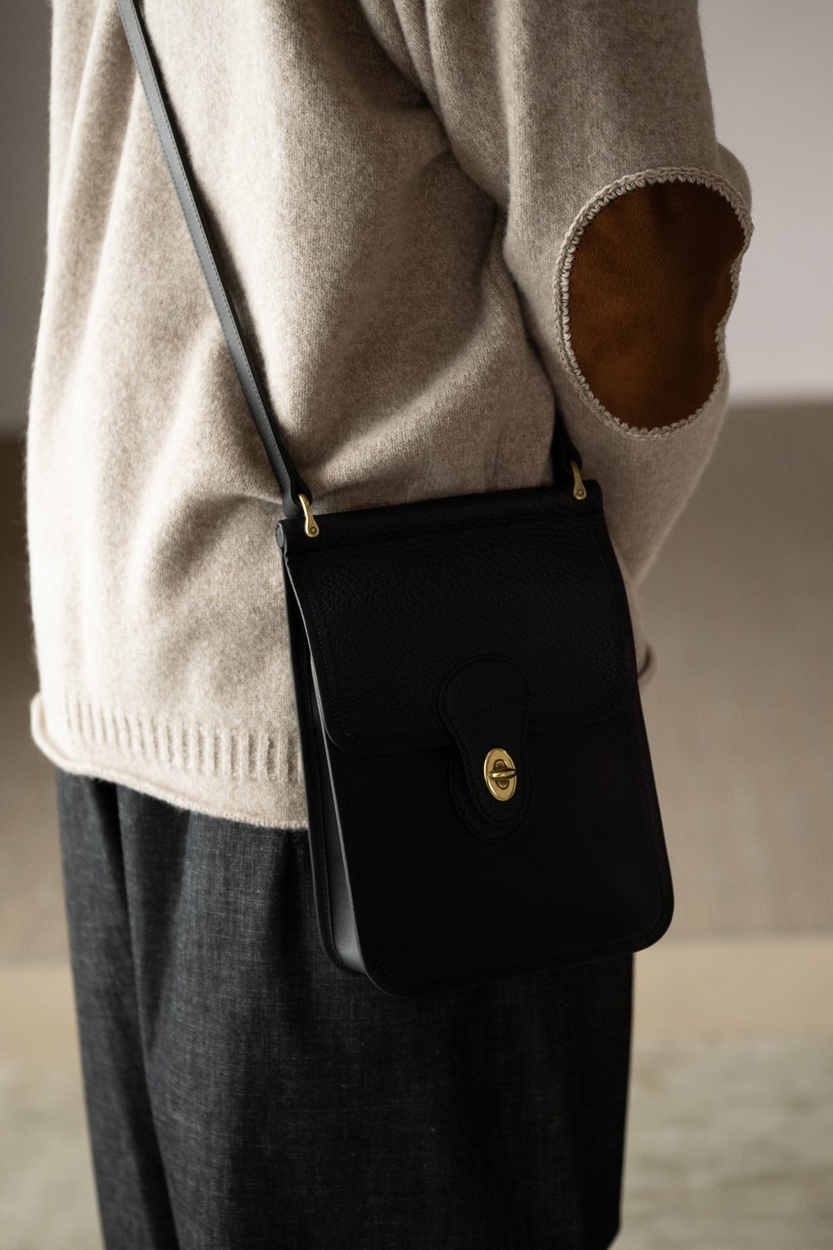 AUBERGE / MADISON - BLACK × BLACK