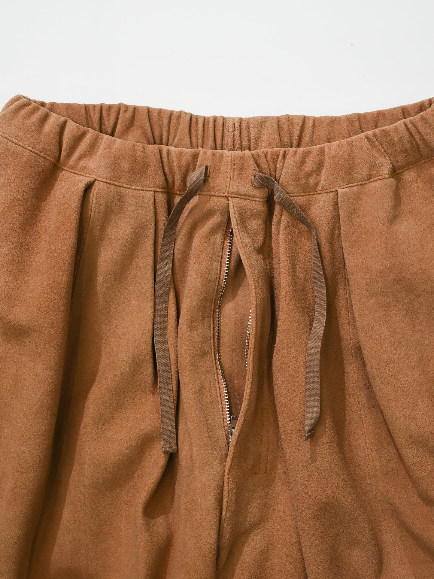 ANCELLM / SUEDE TUCK WIDE SHORTS -BROWN