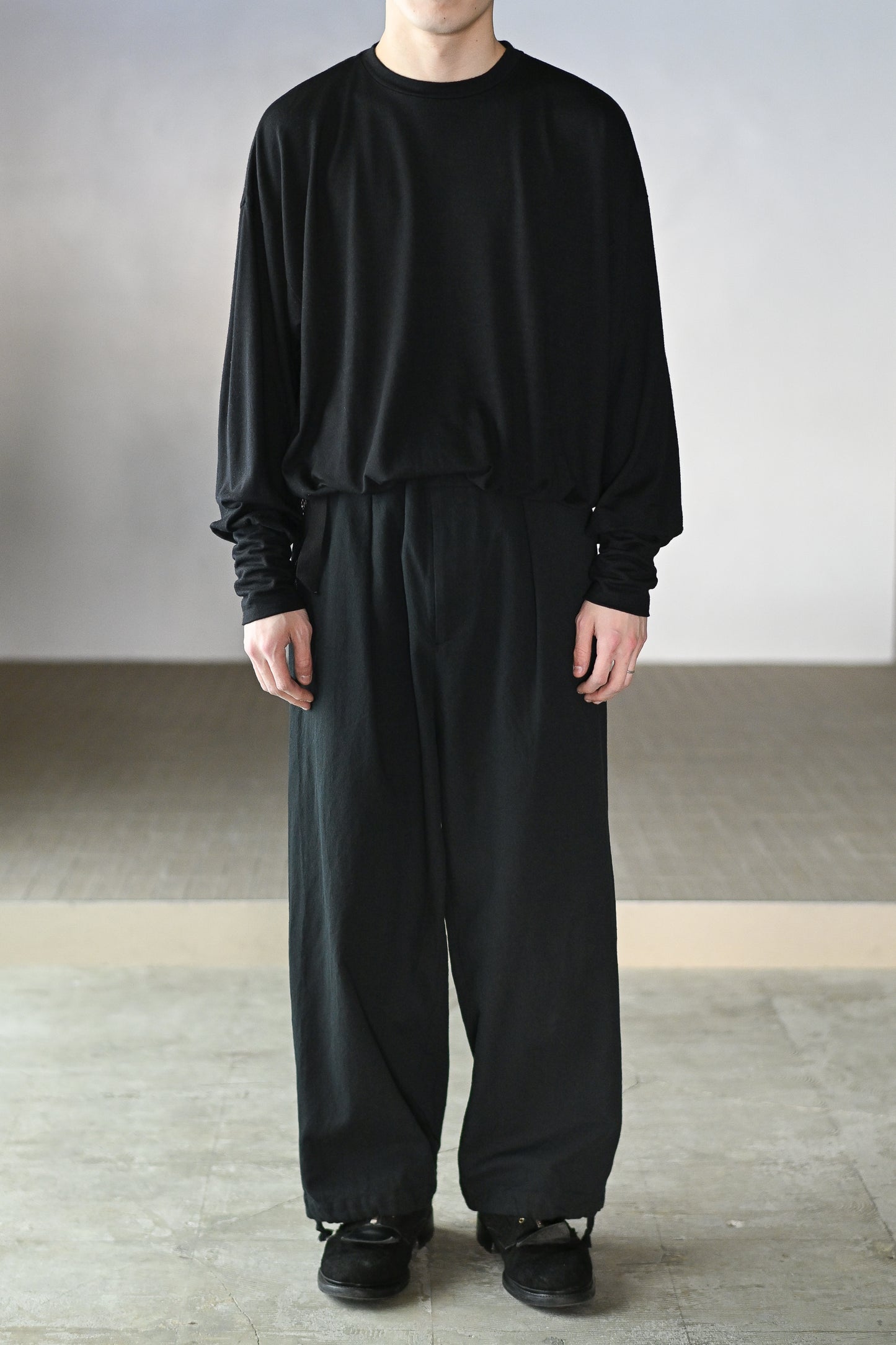 barbell object / clip tuck pt -BLACK