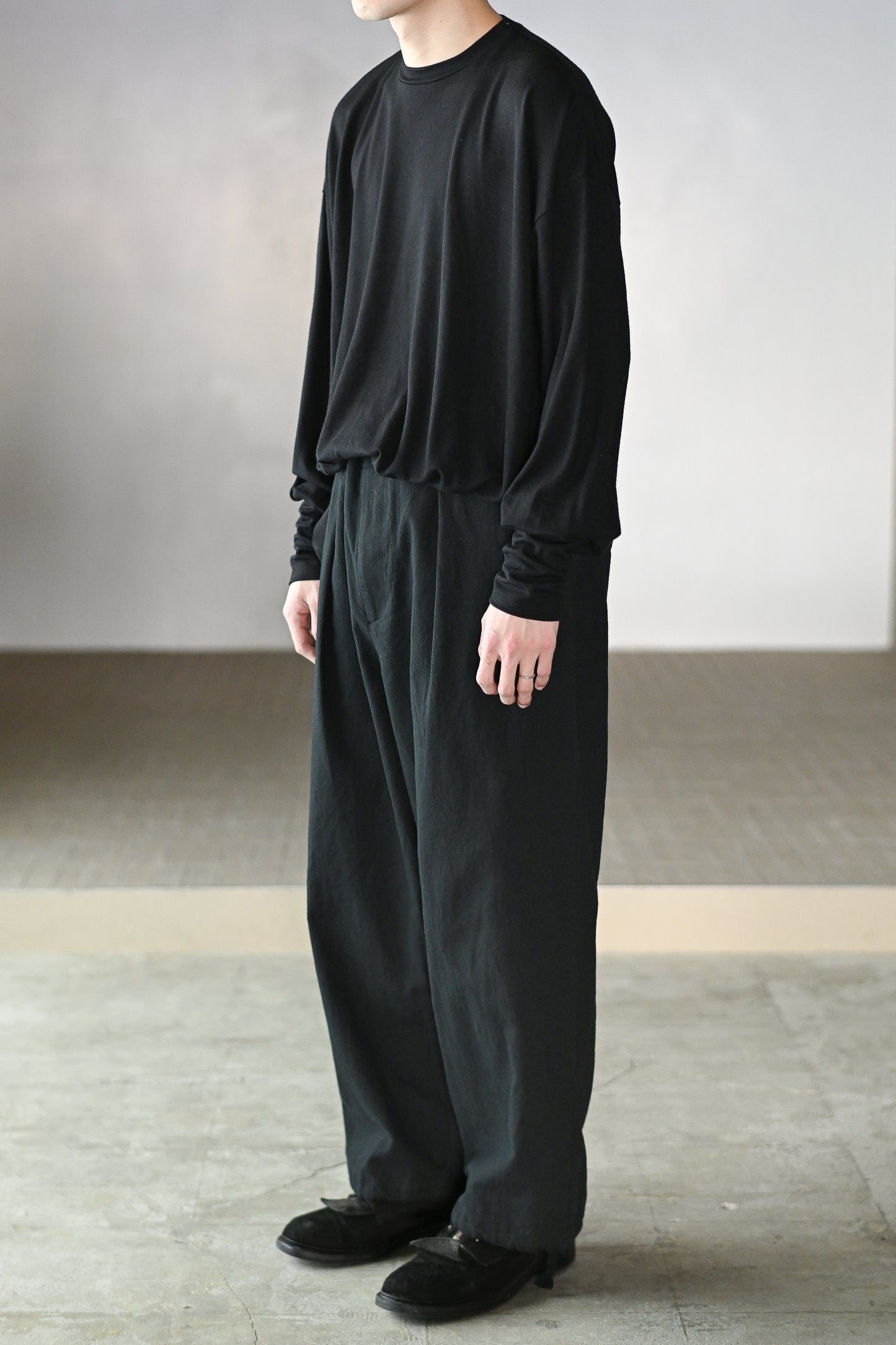 barbell object / clip tuck pt -BLACK