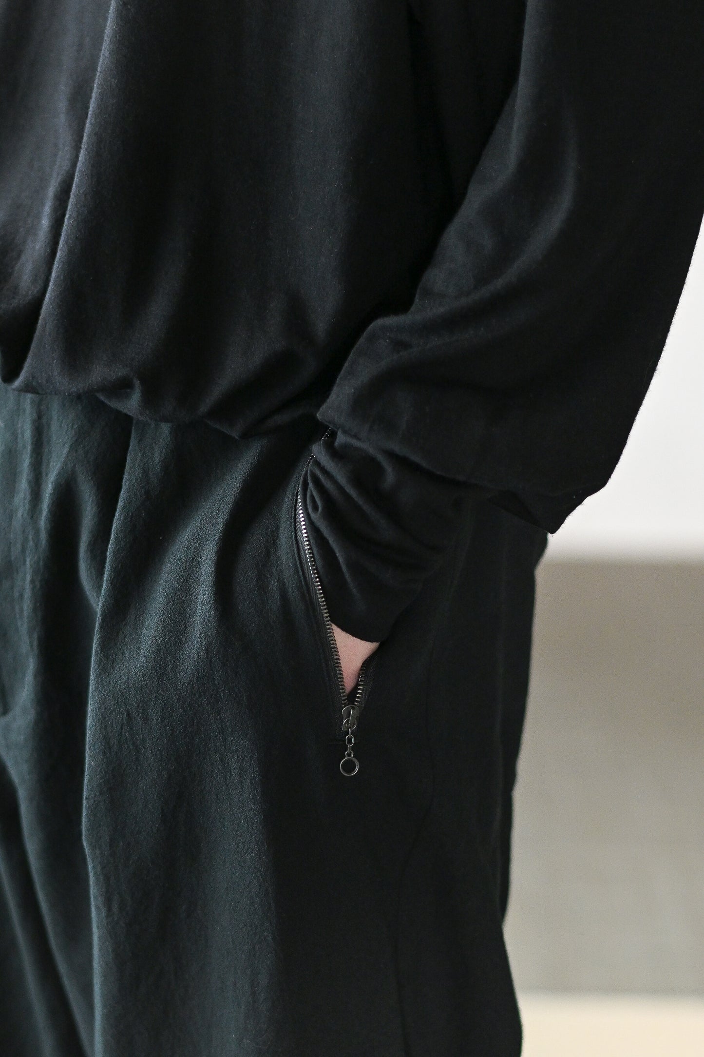 barbell object / clip tuck pt -BLACK