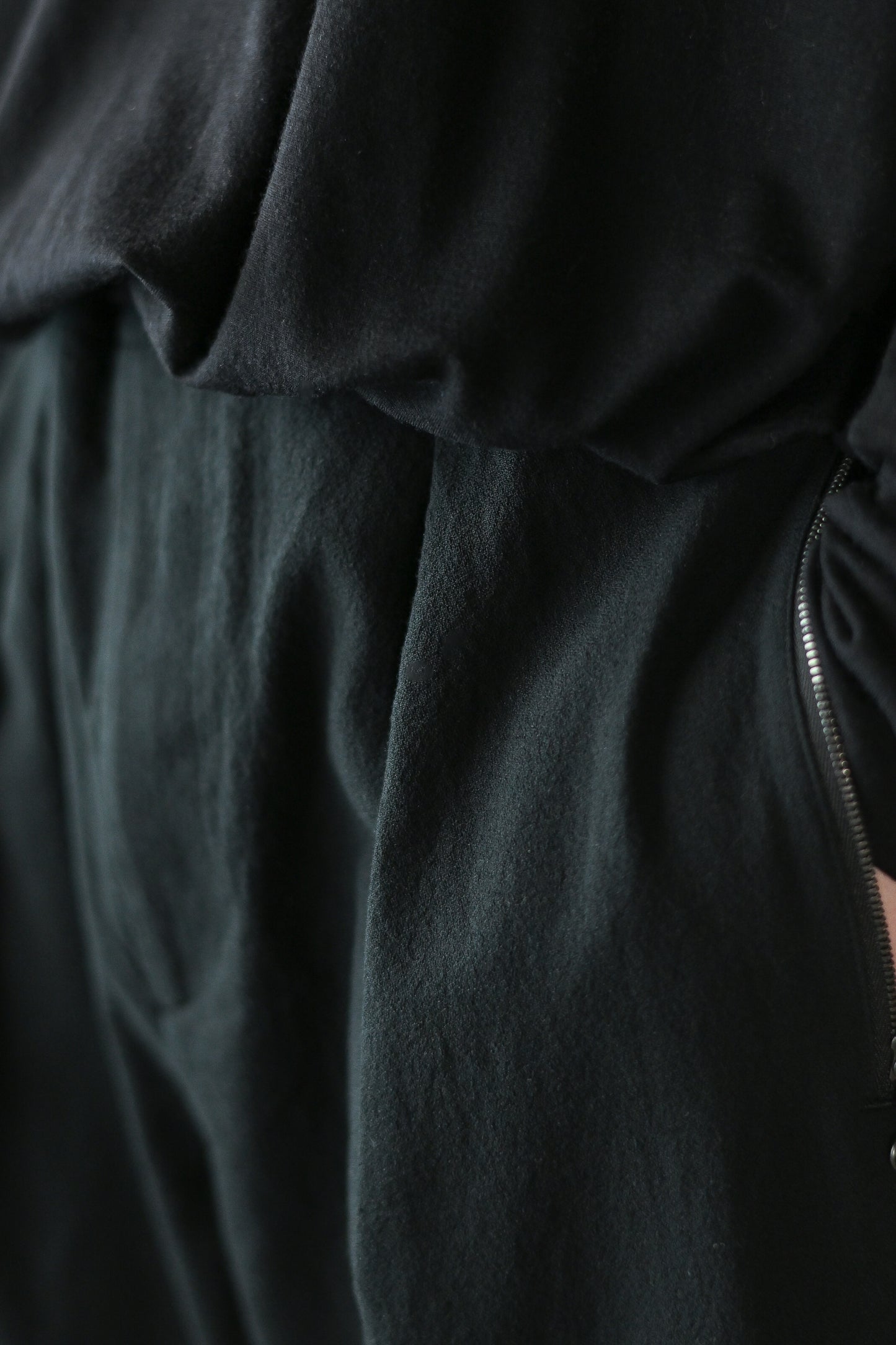 barbell object / clip tuck pt -BLACK