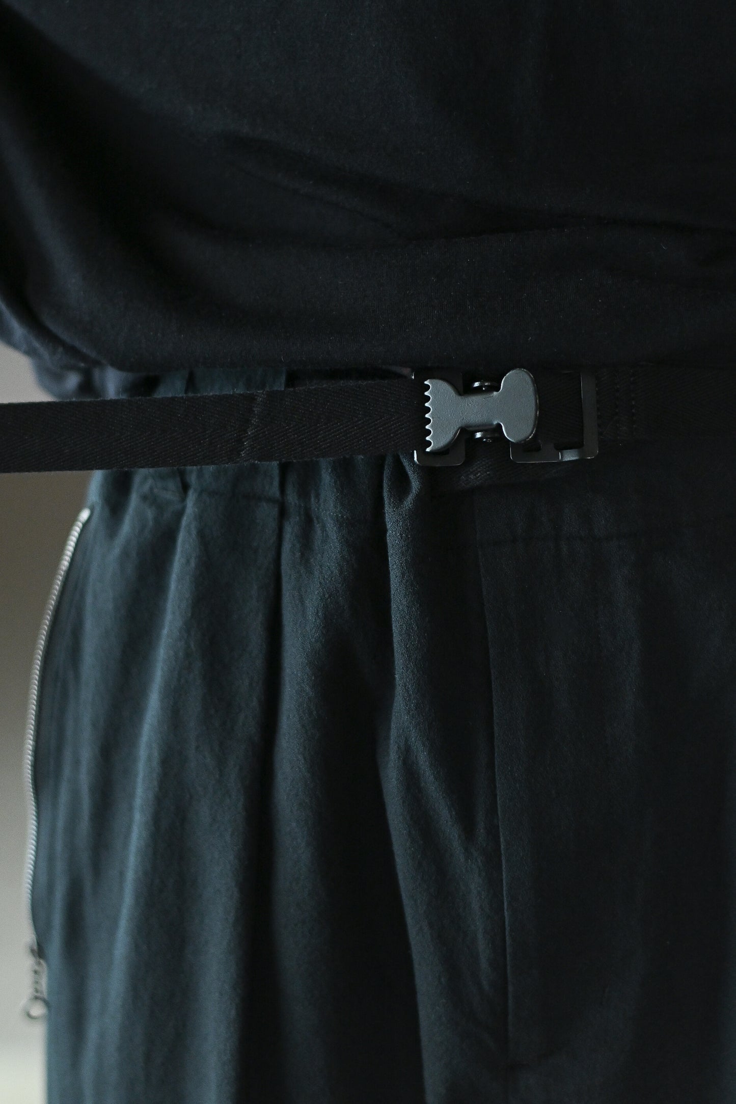 barbell object / clip tuck pt -BLACK