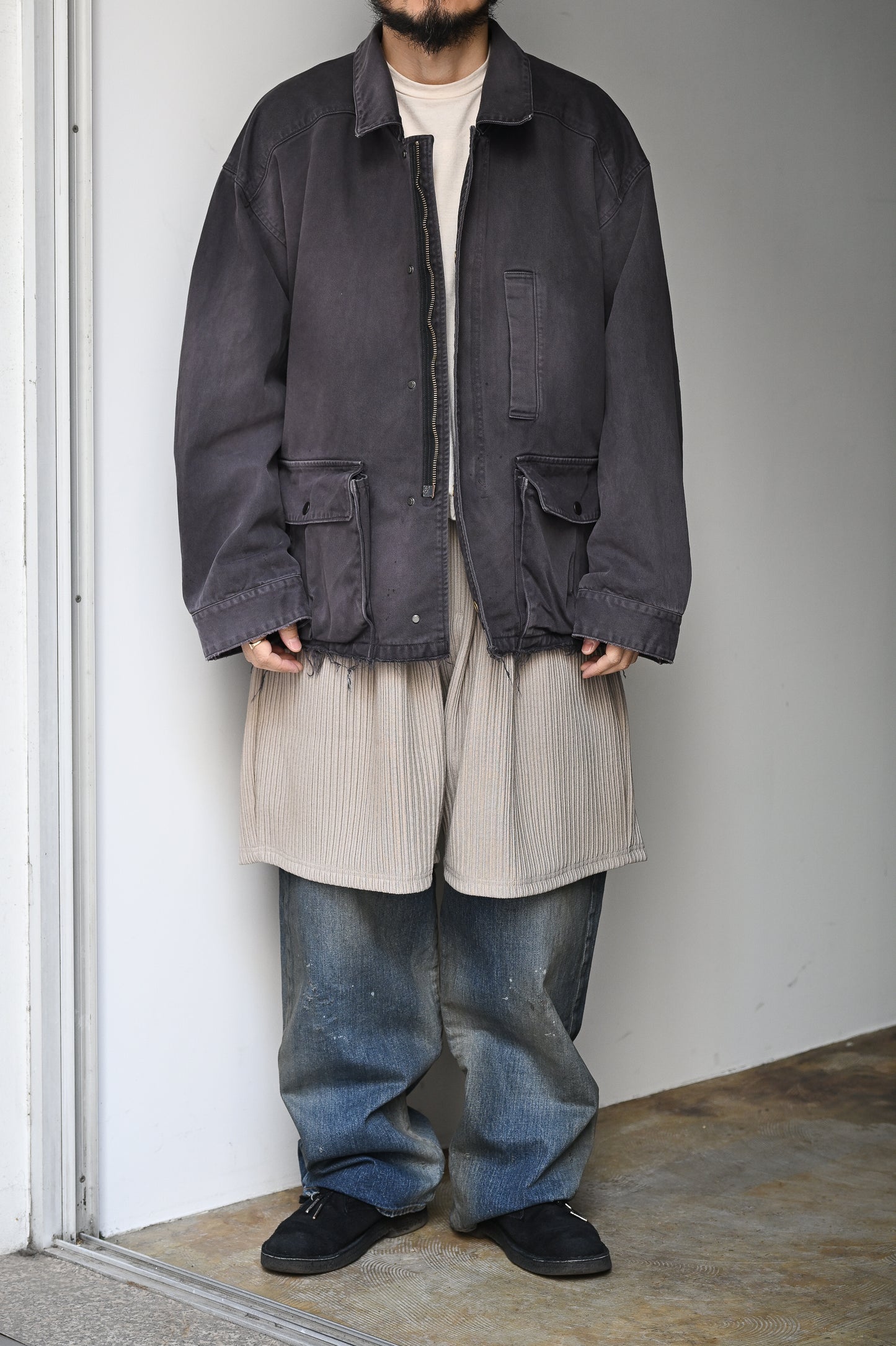 ANCELLM / WRINKLED STRIPE TUCK SHORT PANTS -GREIGE