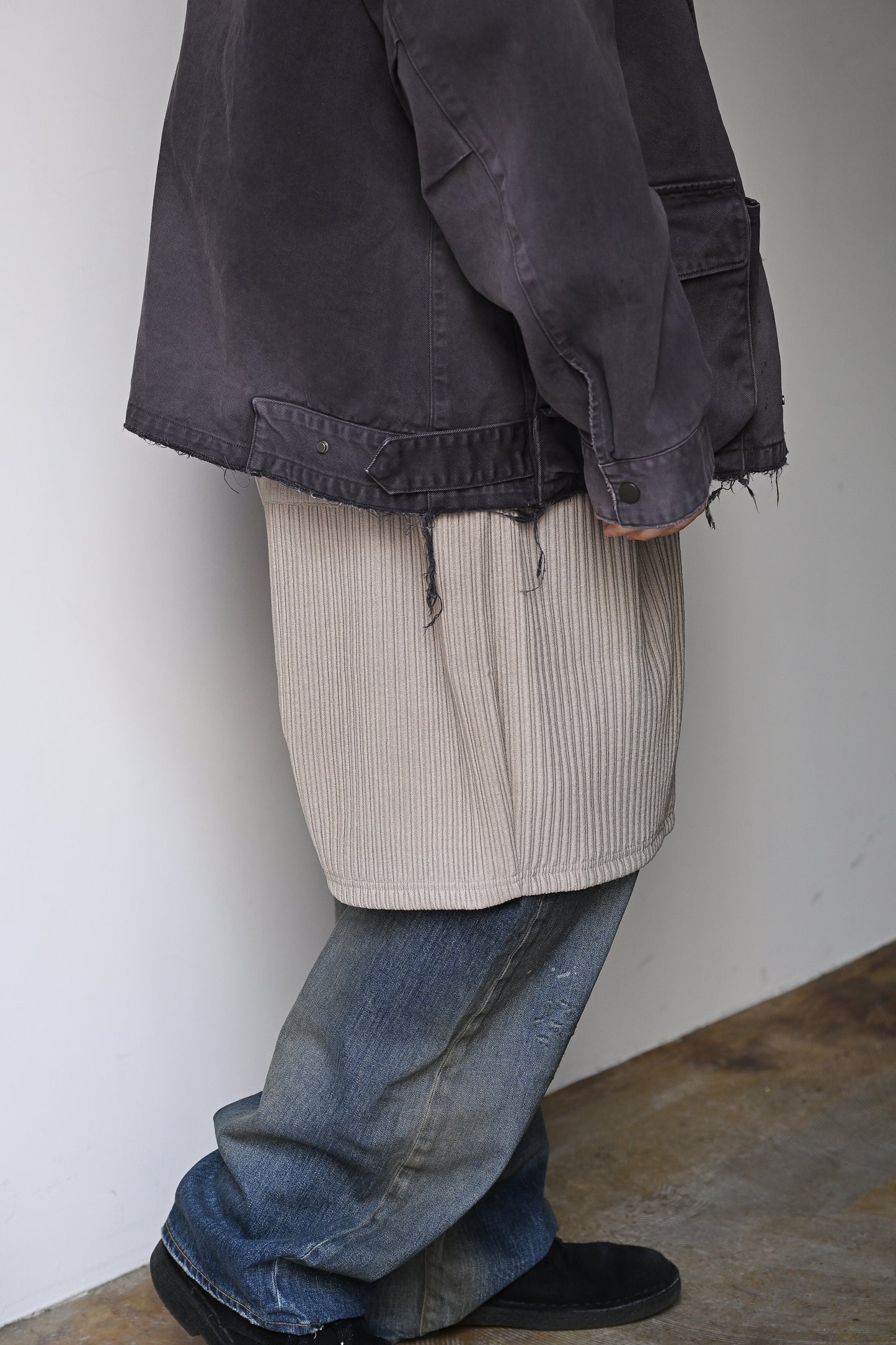 ANCELLM / WRINKLED STRIPE TUCK SHORT PANTS -GREIGE