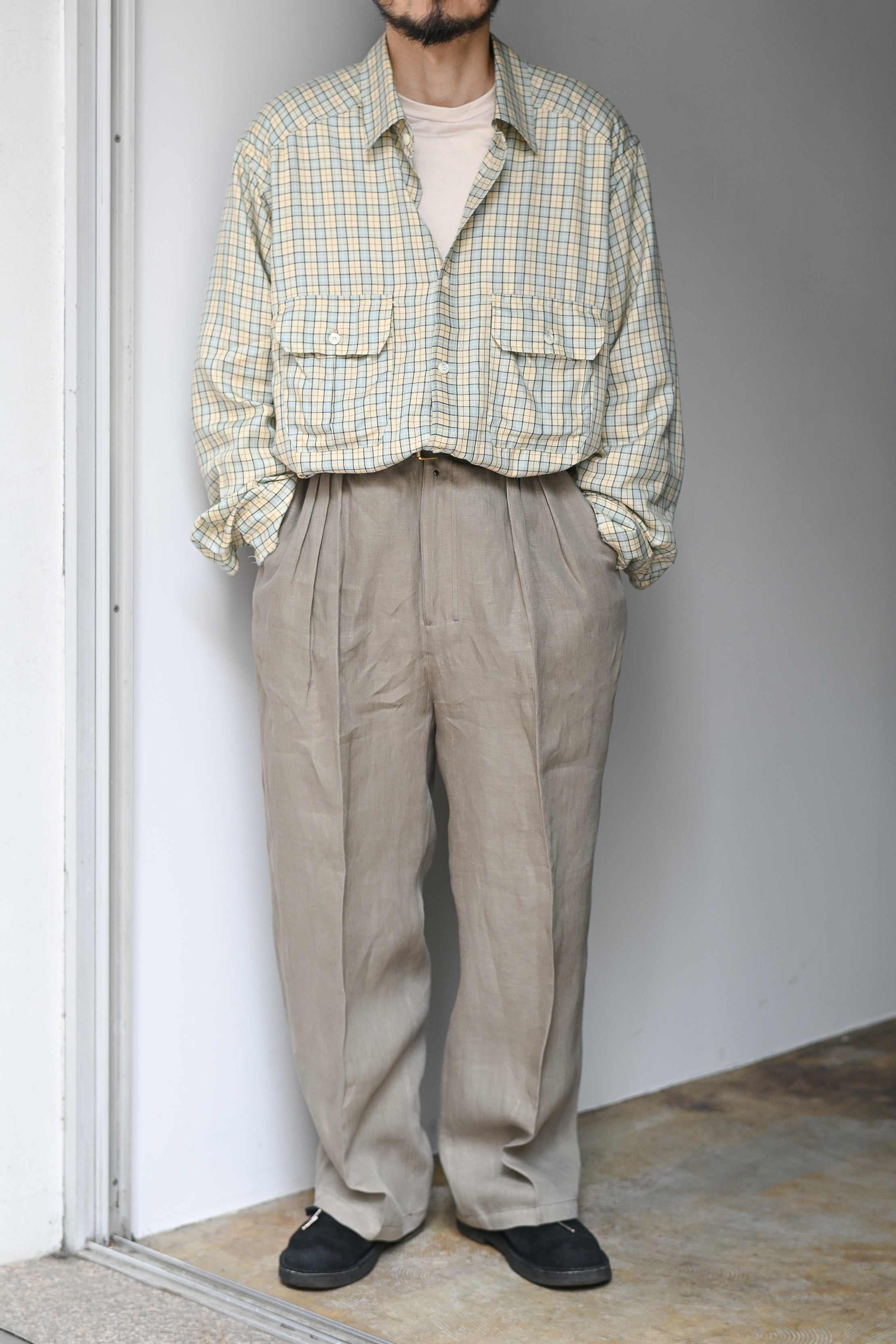 ANCELLM / 100/S LINEN TUCK SLACKS -KHAKIBEIGE – and father