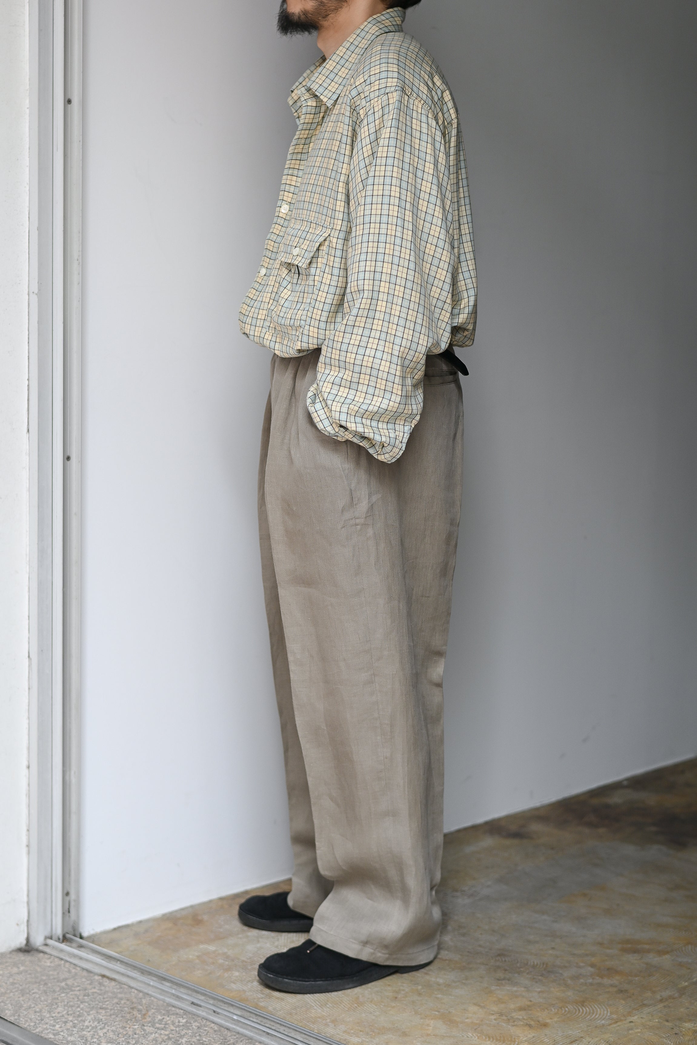 ANCELLM / 100/S LINEN TUCK SLACKS -KHAKIBEIGE – and father