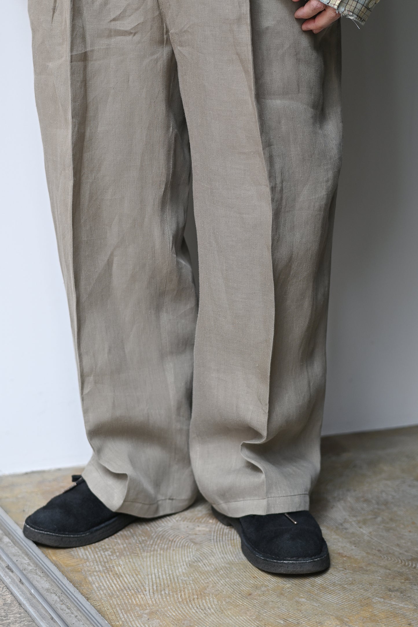 ANCELLM / 100/S LINEN TUCK SLACKS -KHAKIBEIGE