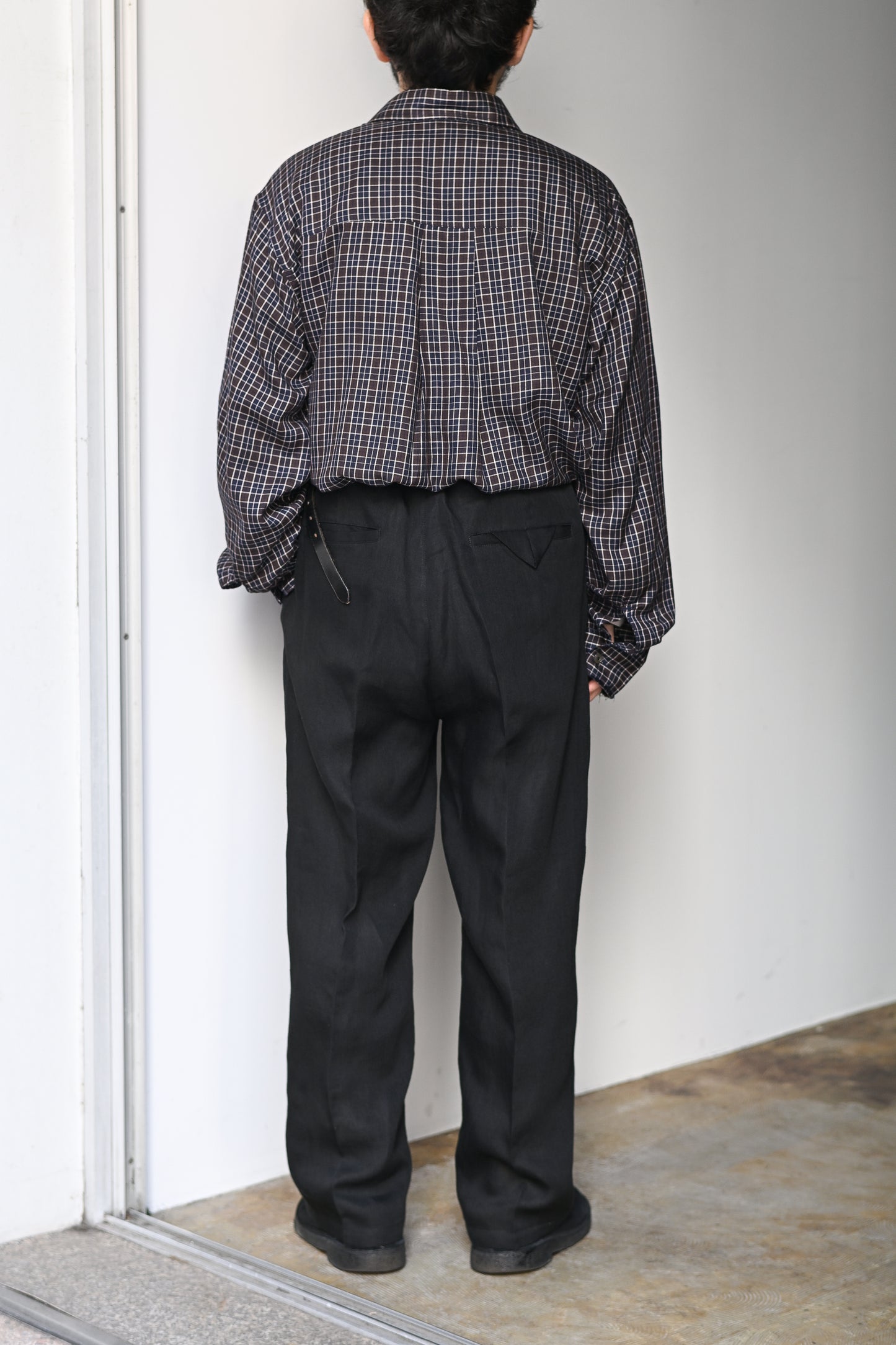 ANCELLM / 100/S LINEN TUCK SLACKS -BLACK