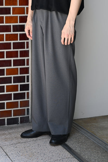 M's braque / TUCKED BAGGY PANTS -CHARCOAL GREY