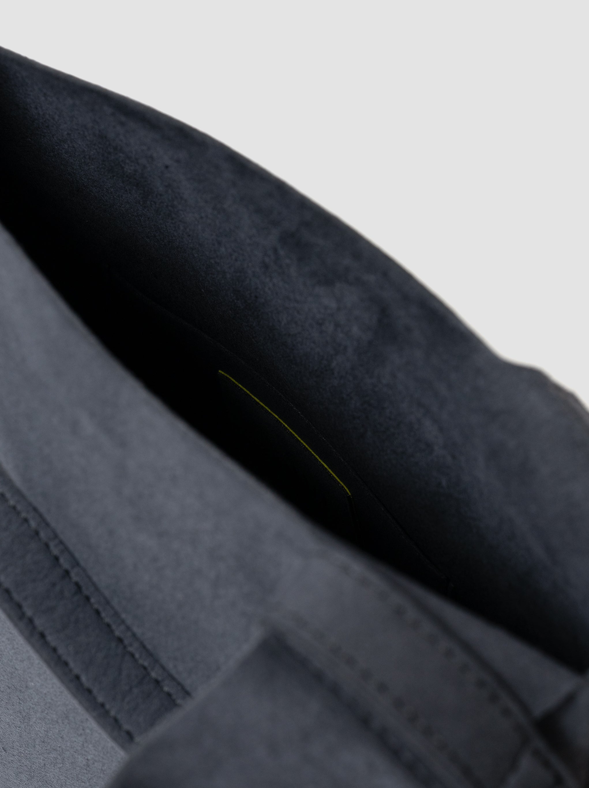 zattu / CONCH -OFF BLACK